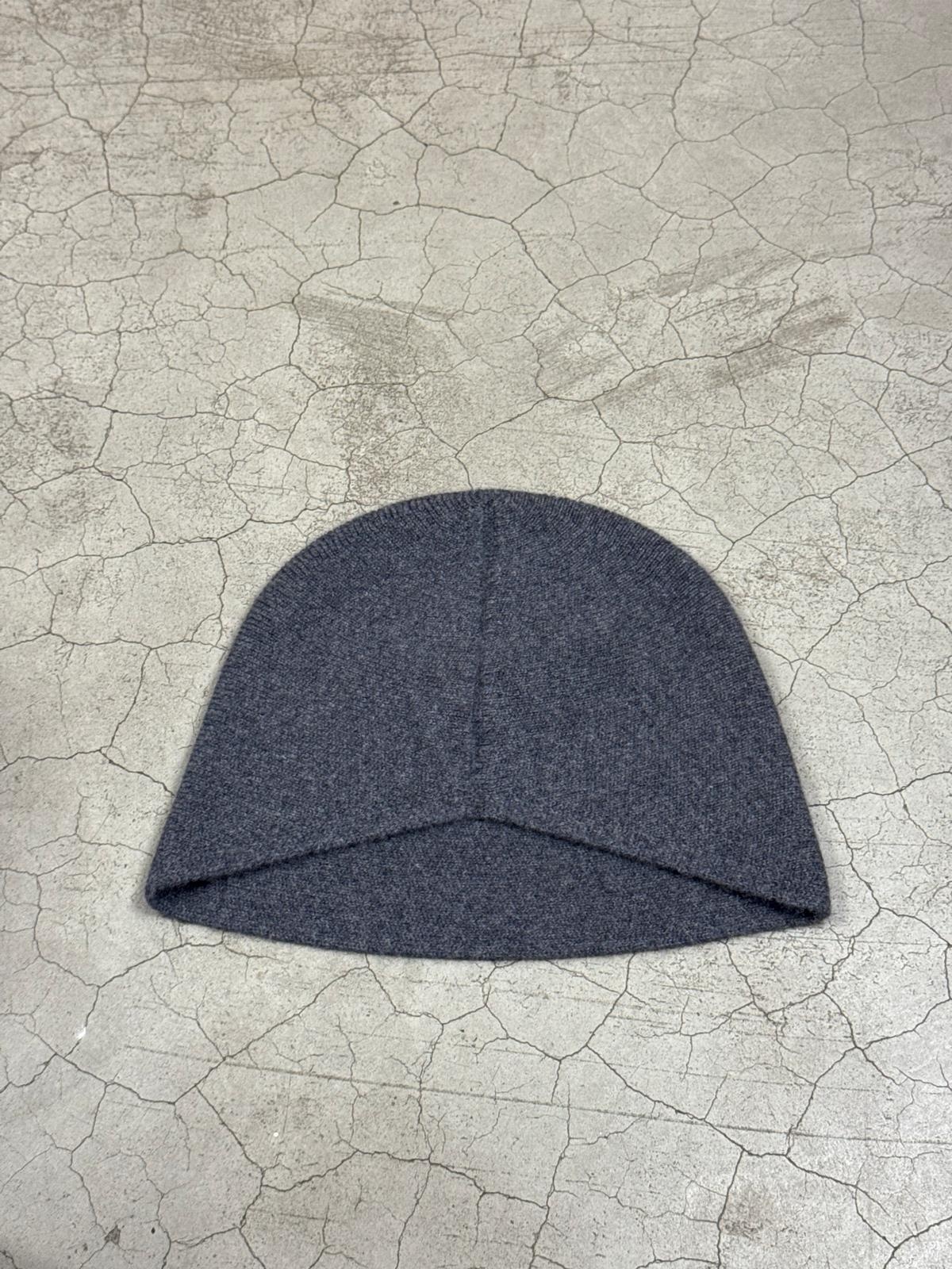 Lisa Yang Birtgitte hat Graphite
