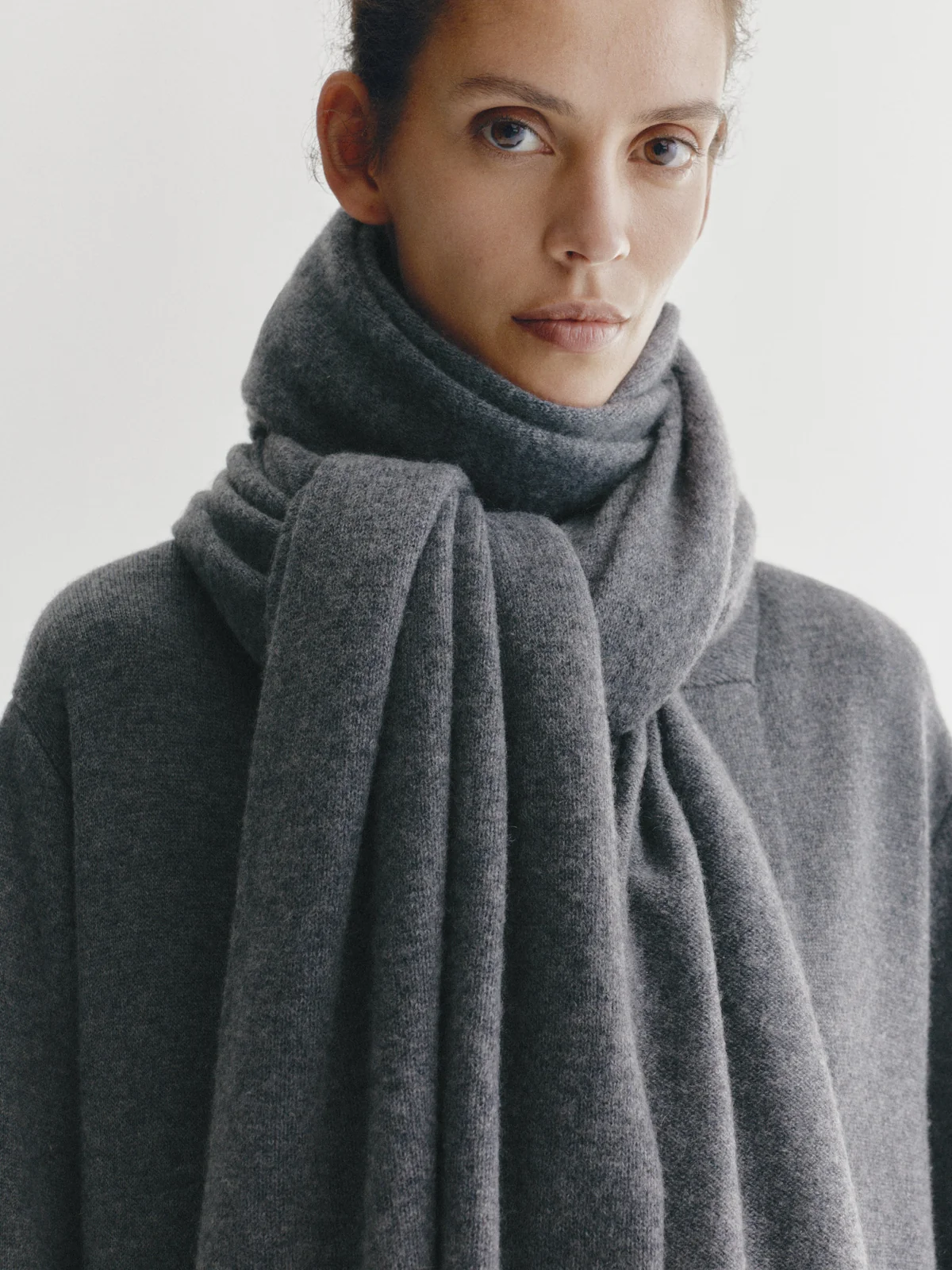 Lisa Yang Paris scarf Graphite