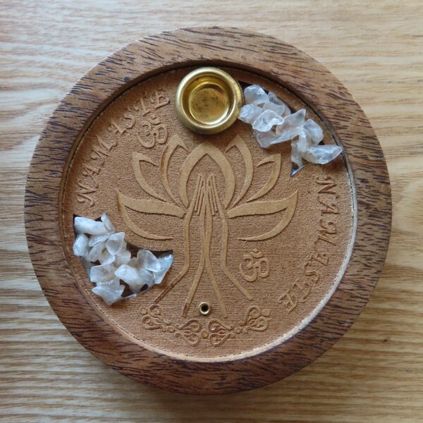 Green Tree Candle Company Wooden Incense Holder Namasté met Rozenkwarts Edelsteentjes - Green Tree