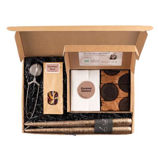 Lieve Lenteverrassing - box met brownies, Cinnamon Spice thee en Metallic Bruine kaarsen
