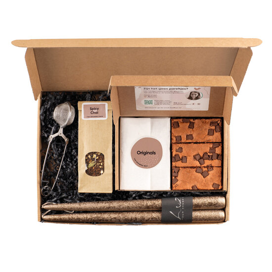 Lieve Lenteverrassing - box met brownies, Spicy Chai Thee en Metallic Bruine kaarsen