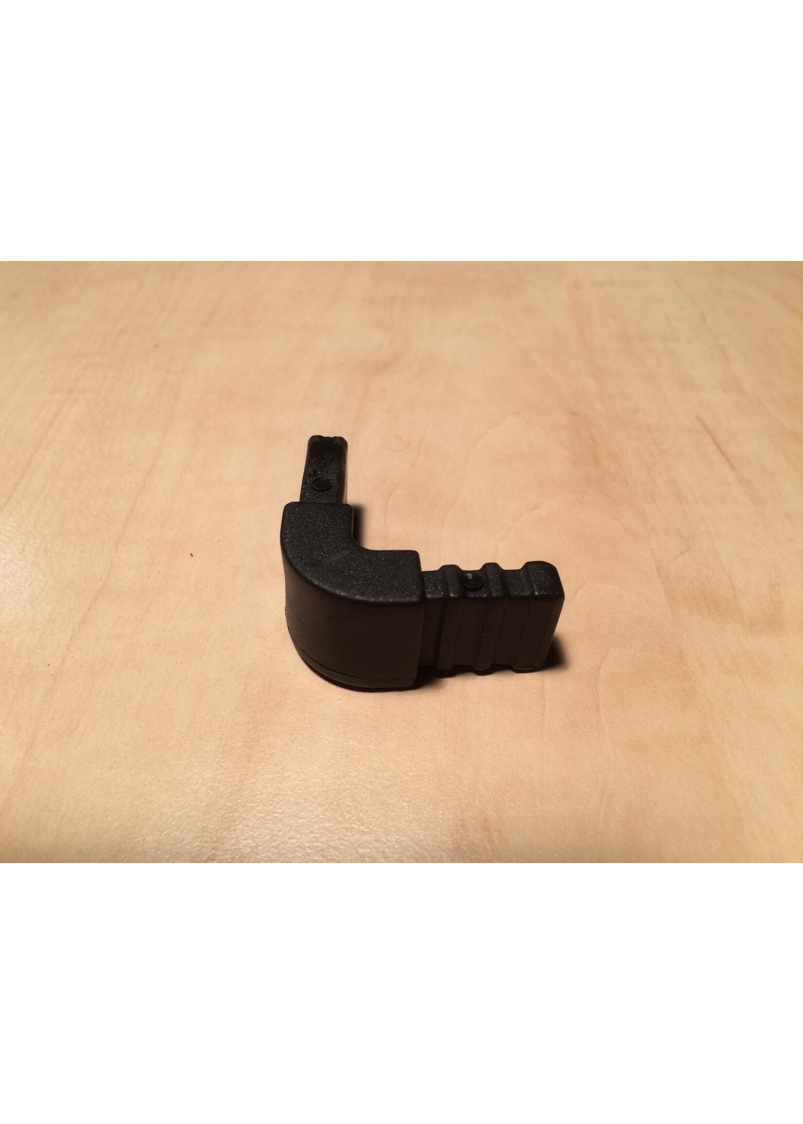 Plastic corner connector for side protection