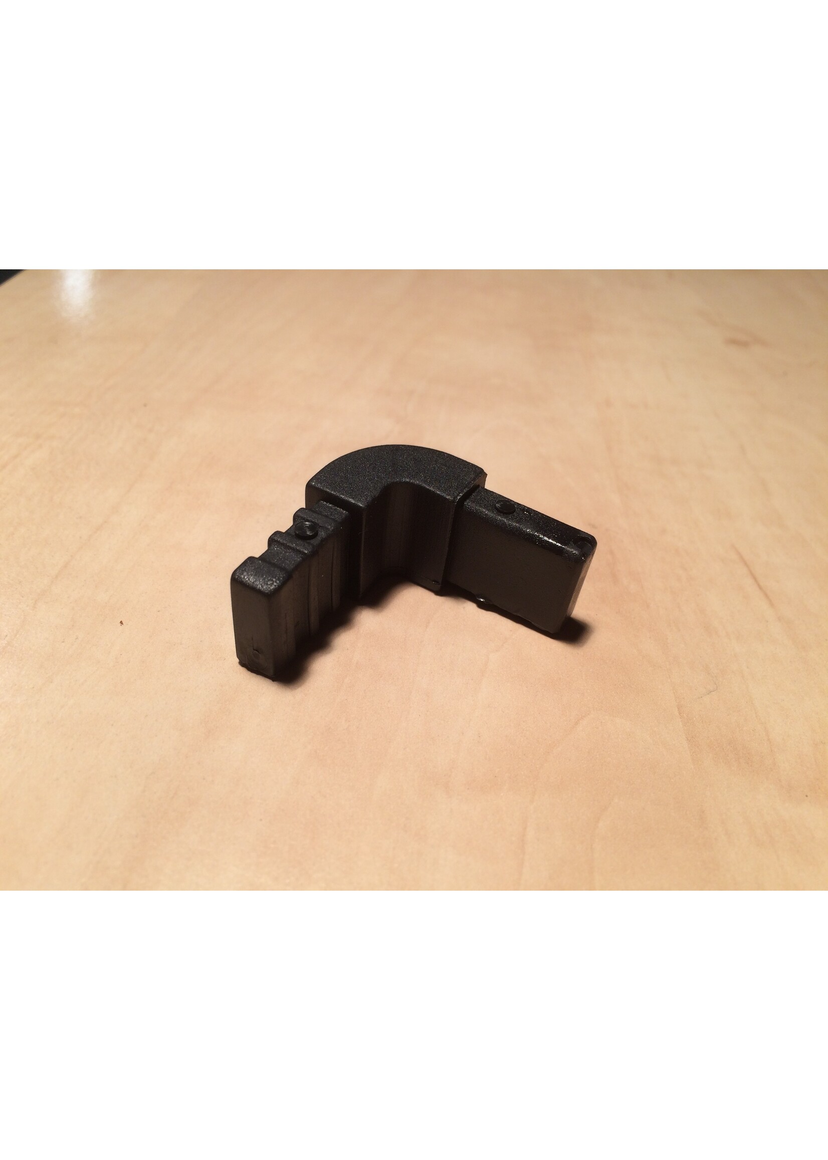 Plastic corner connector for side protection