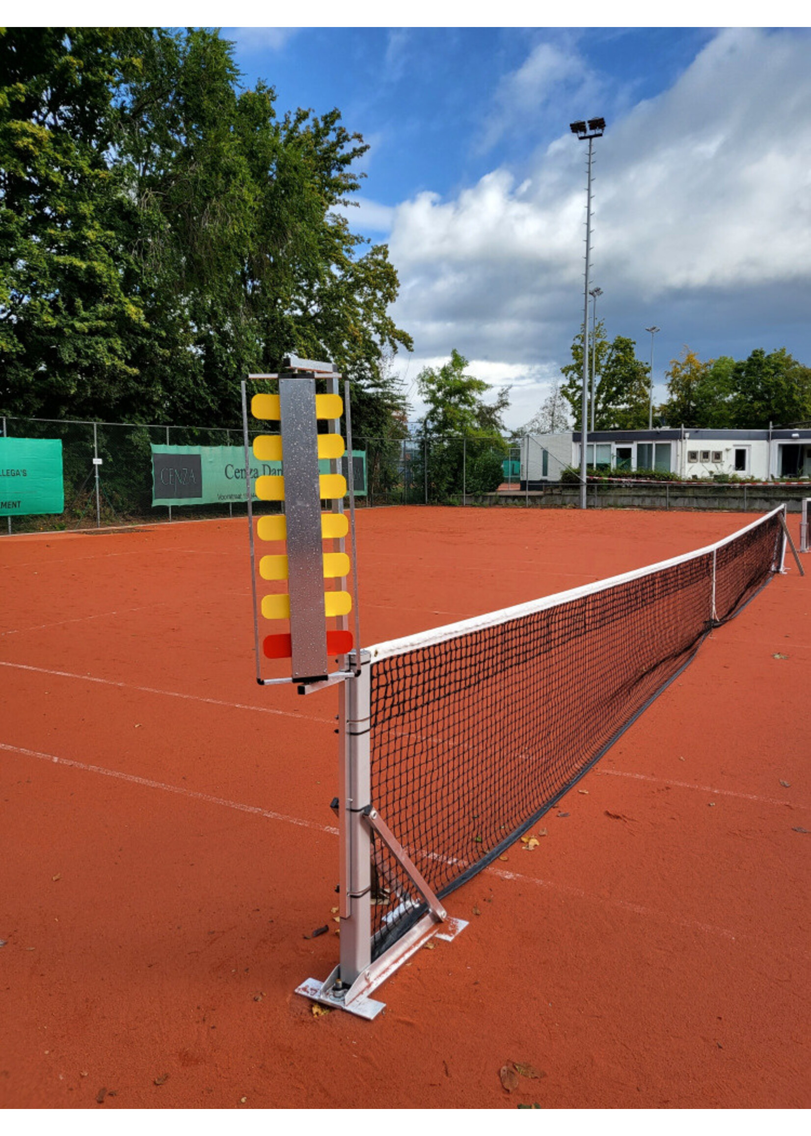 Seebright Score Scorebord met beschermrand op netpaal in frame