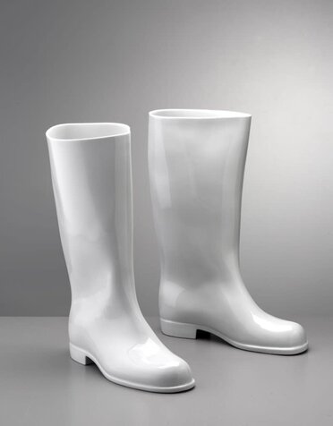 qubus design waterproof vase left boot