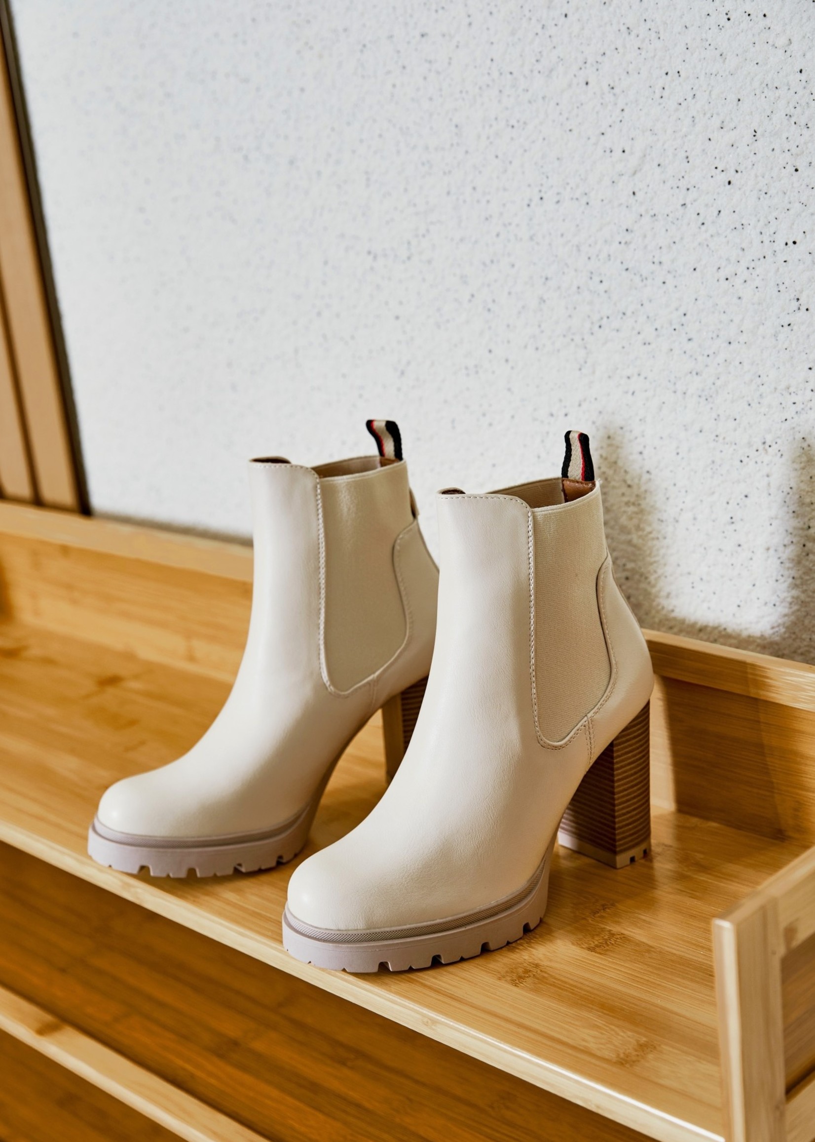 Boots hak sale