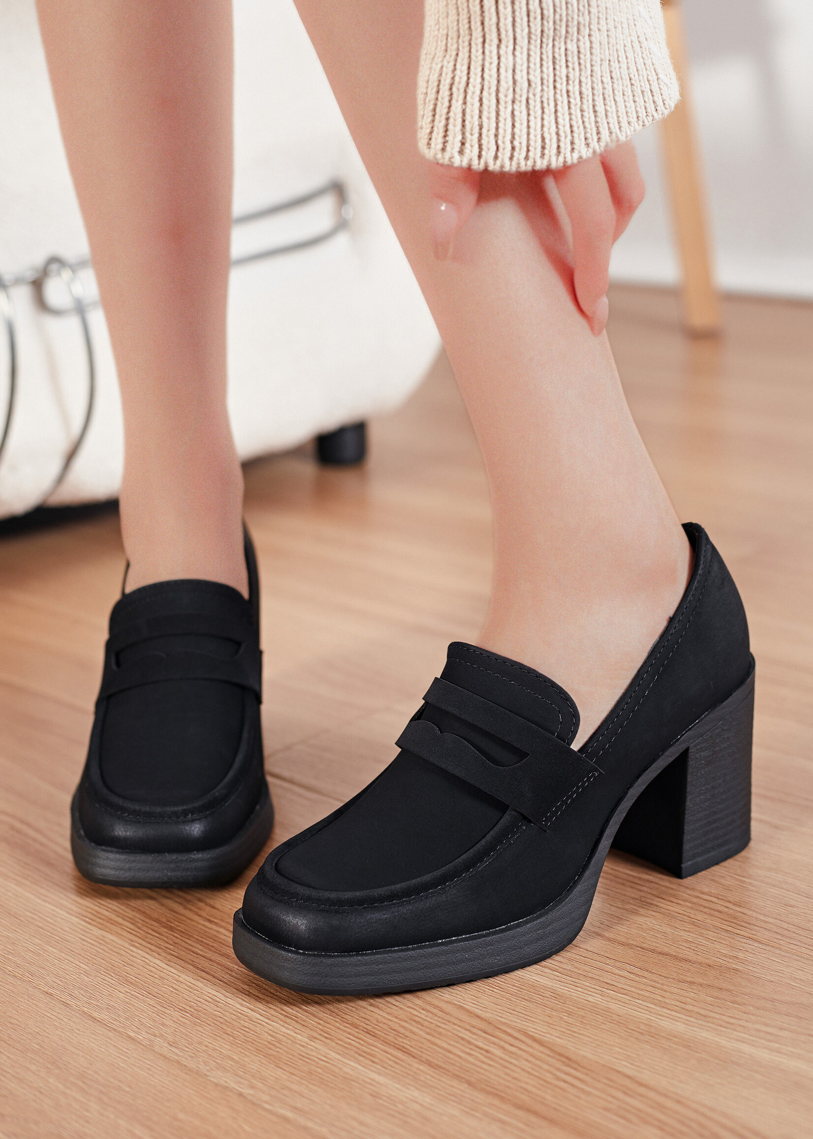 MOCASSIN MET HAKKEN