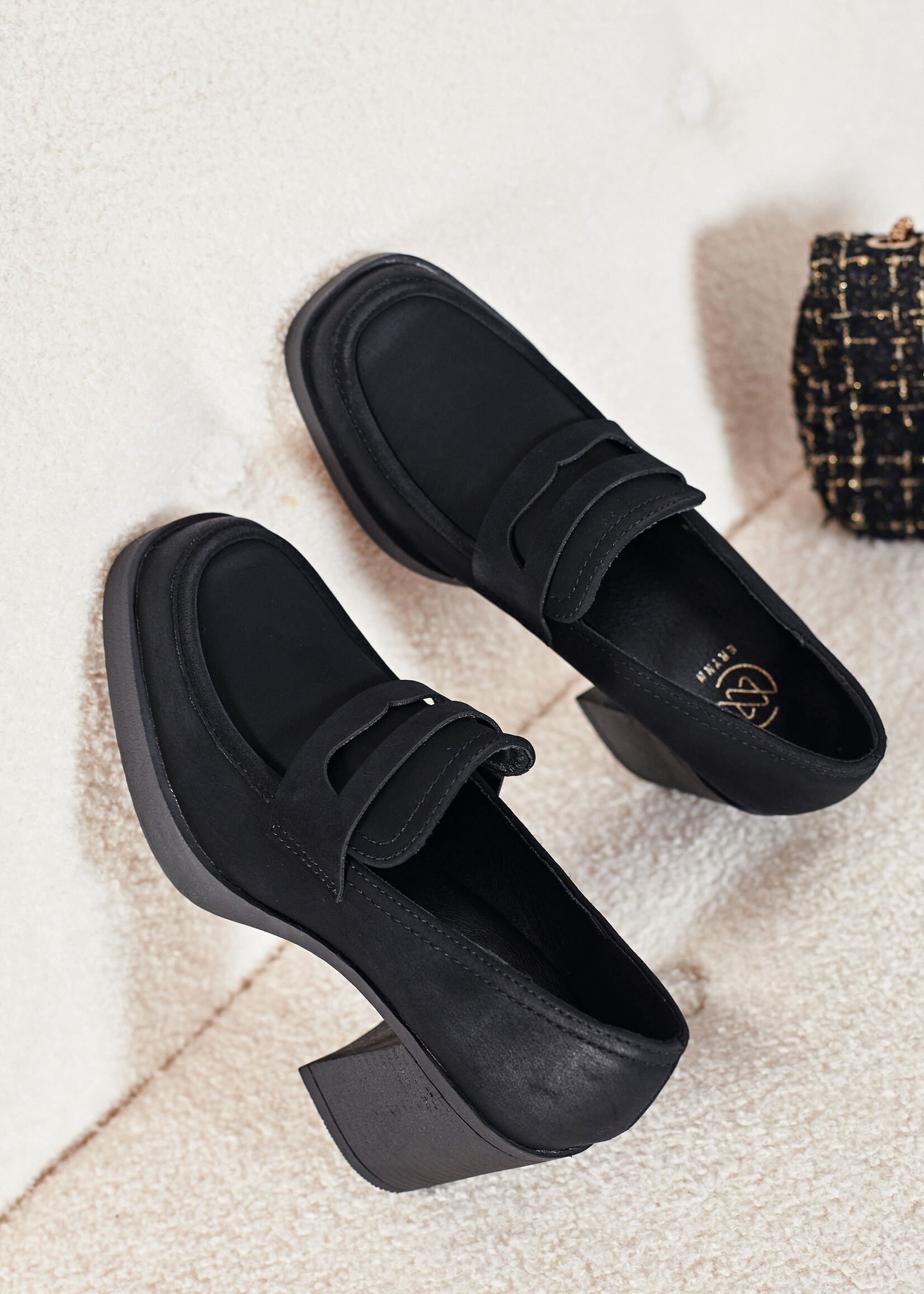MOCASSIN MET HAKKEN