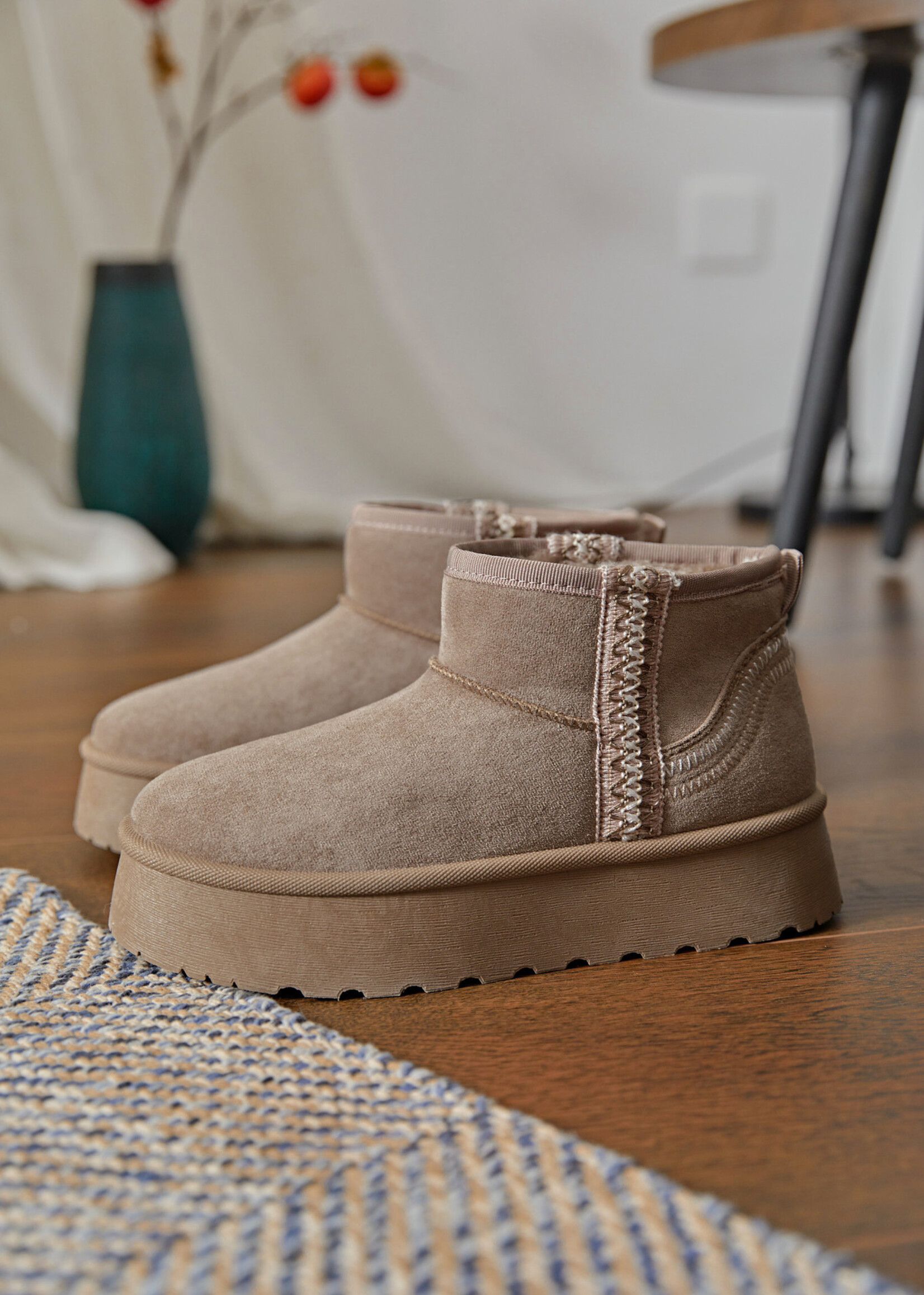 BOOTS FOURREES COUTURE MINIMALISTE