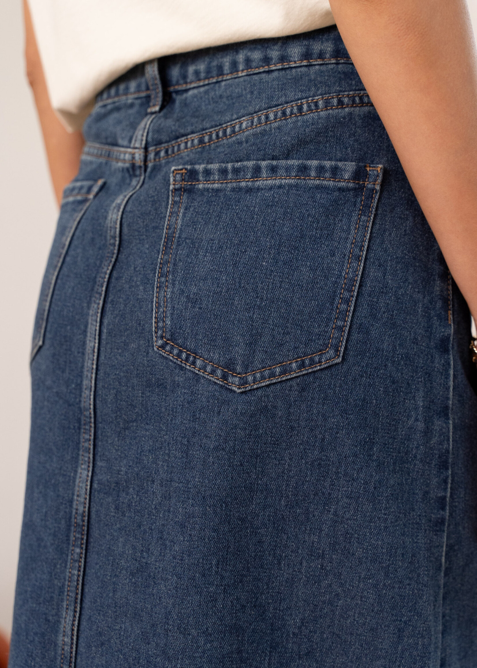 ORAIJE ROK JEAN MET EEN SPLIT - JUDY