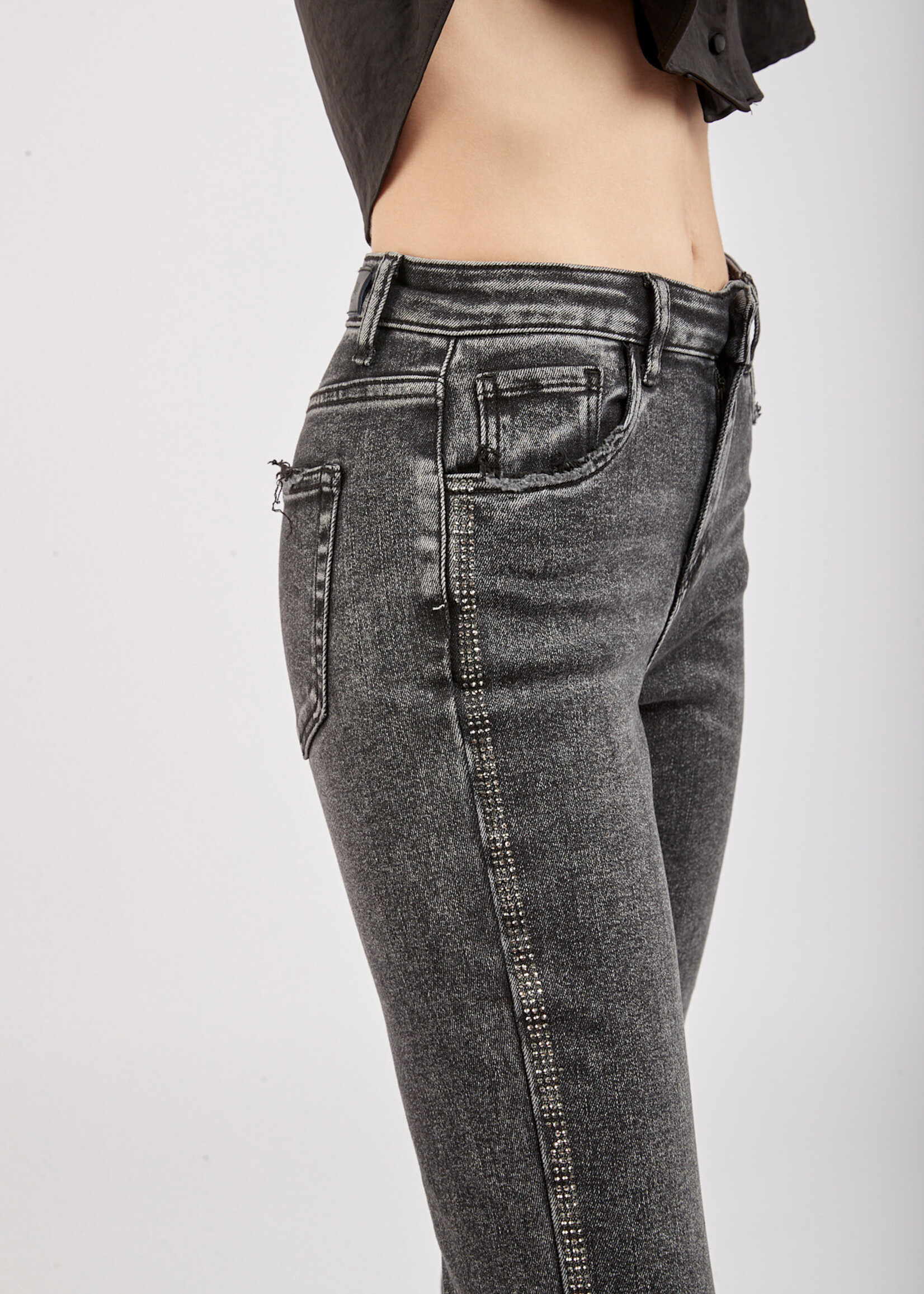 TOXIK3 VERVAAGDE JEANS MET STRASS ZIJDETAIL - BRIS