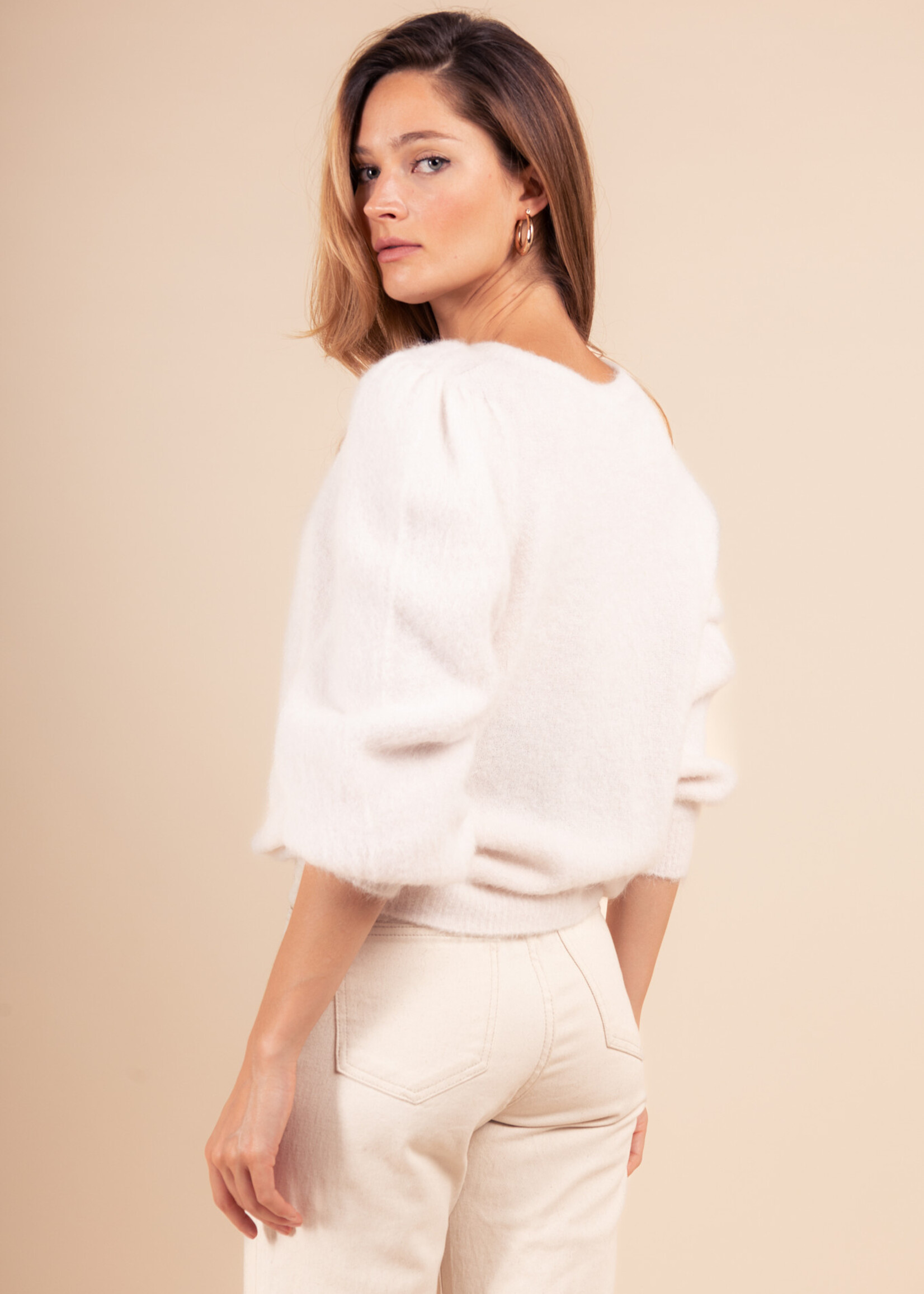 PULL SARA ALPAGA COL ROND ET MANCHES BOUFFANTES