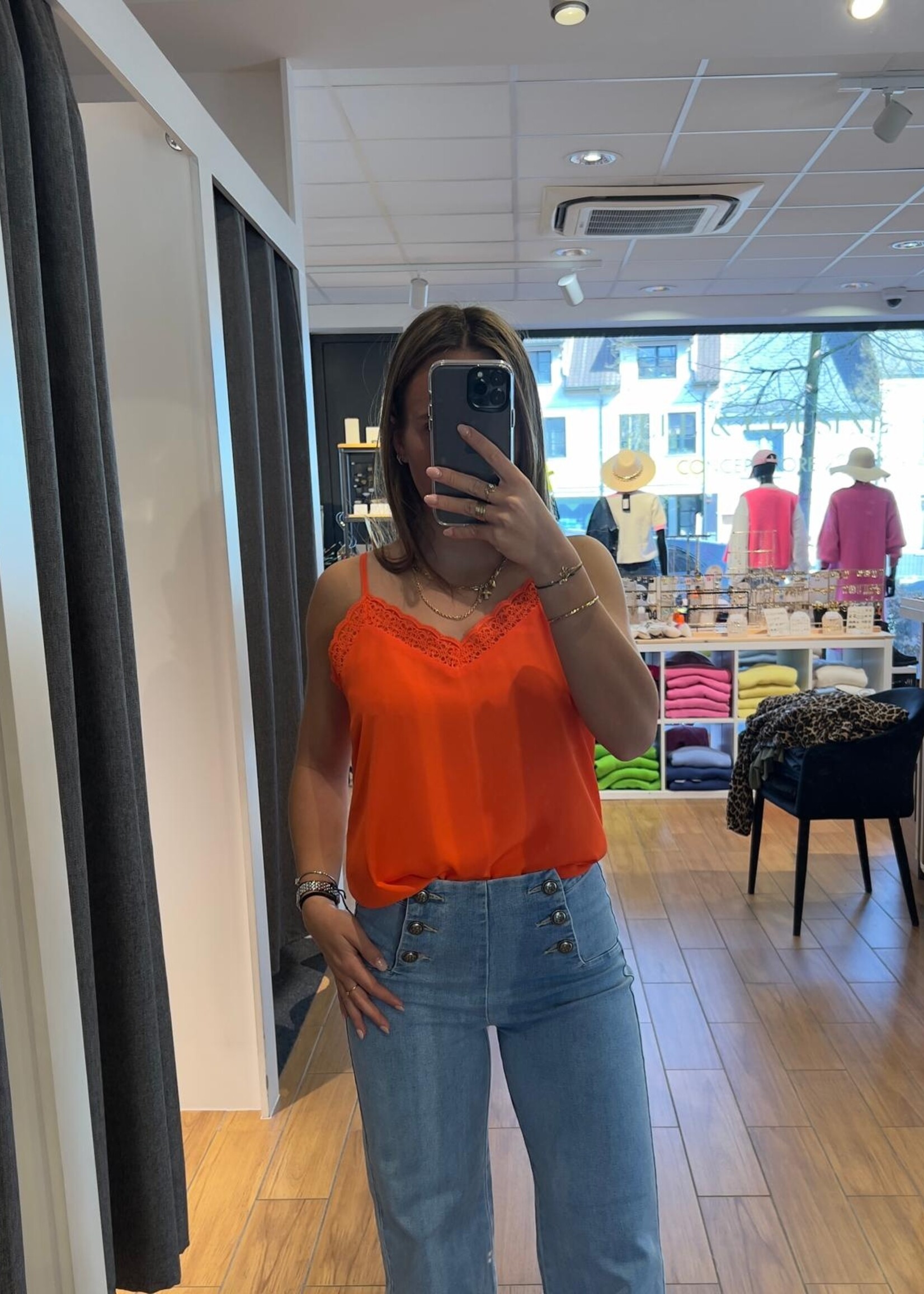 MAJOLICA CORAAL TOP MJ MET KANT EN VERSTELBARE BANDJES
