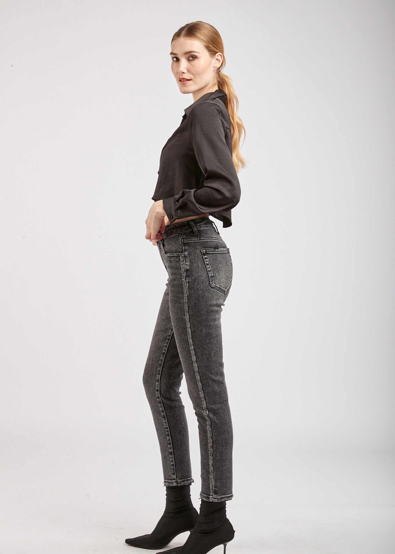 TOXIK3 VERVAAGDE JEANS MET STRASS ZIJDETAIL - BRIS