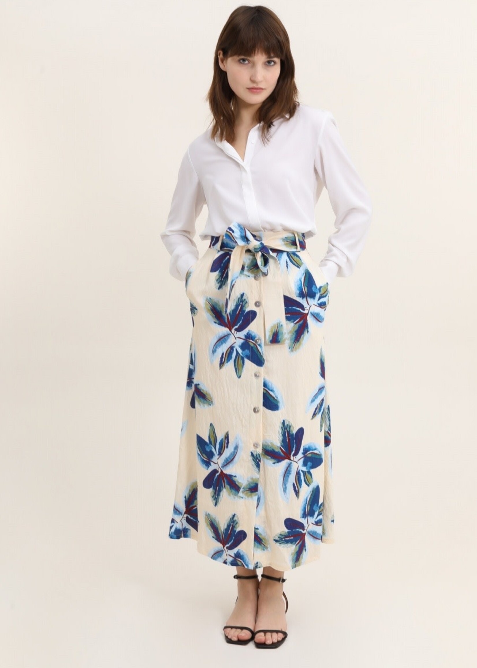 SIENNA ROK  MET BLOEMENPRINT EN KNOPEN