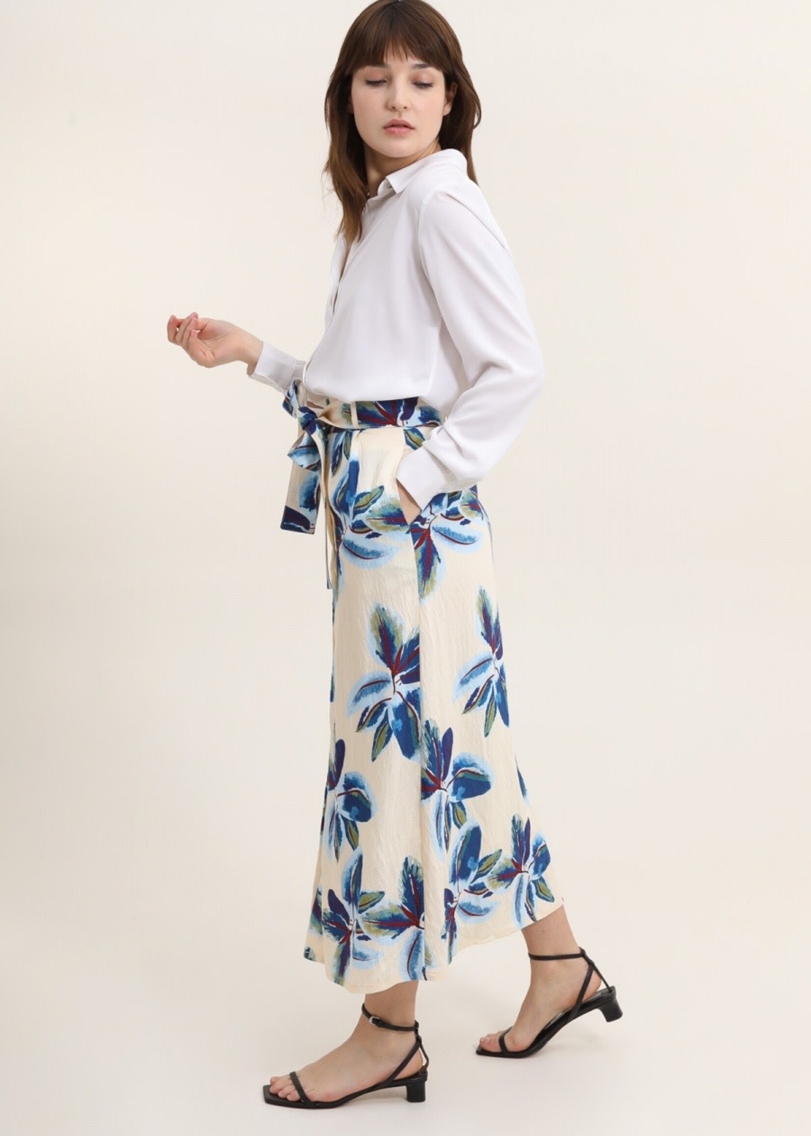 SIENNA ROK  MET BLOEMENPRINT EN KNOPEN