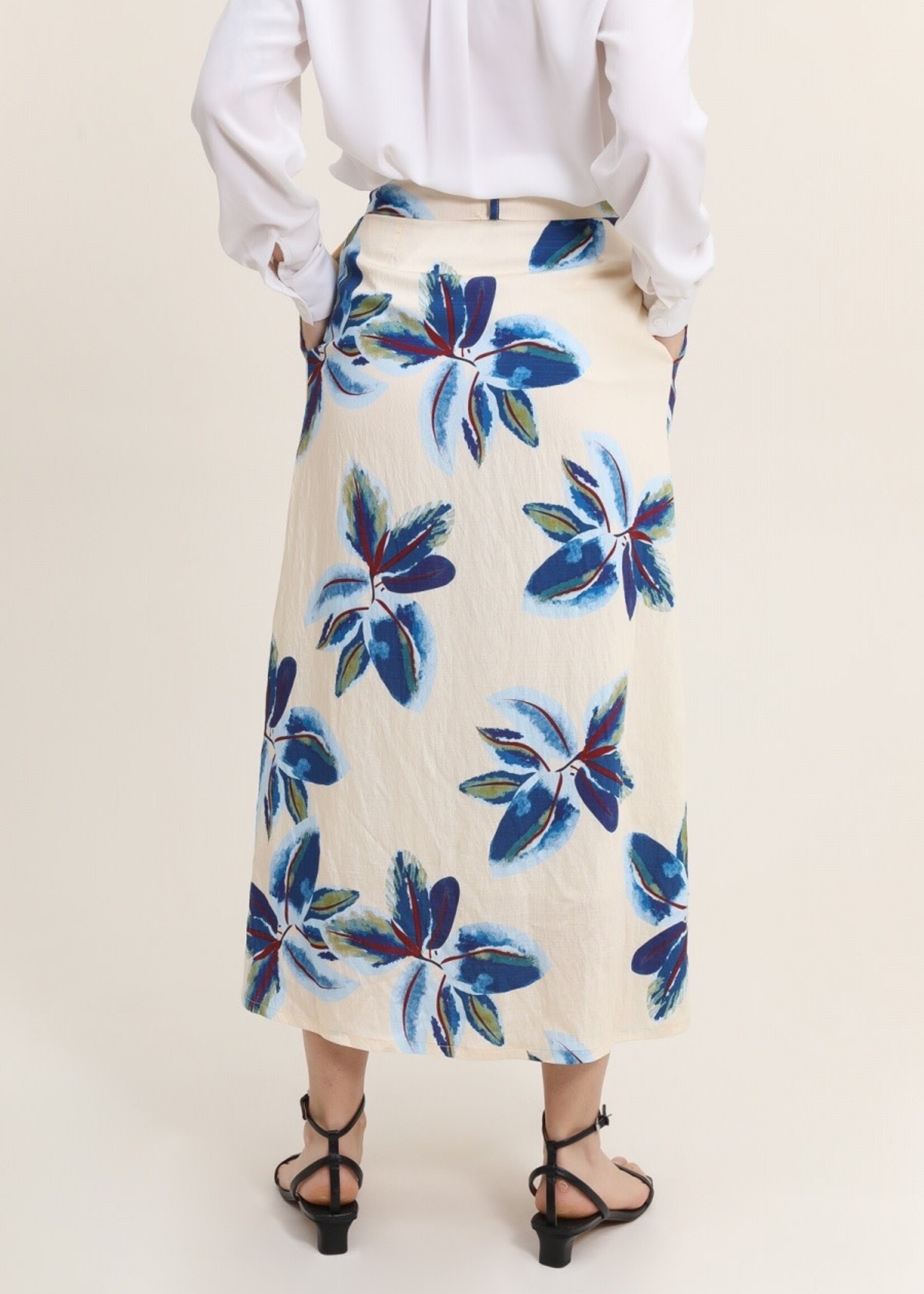 SIENNA ROK  MET BLOEMENPRINT EN KNOPEN