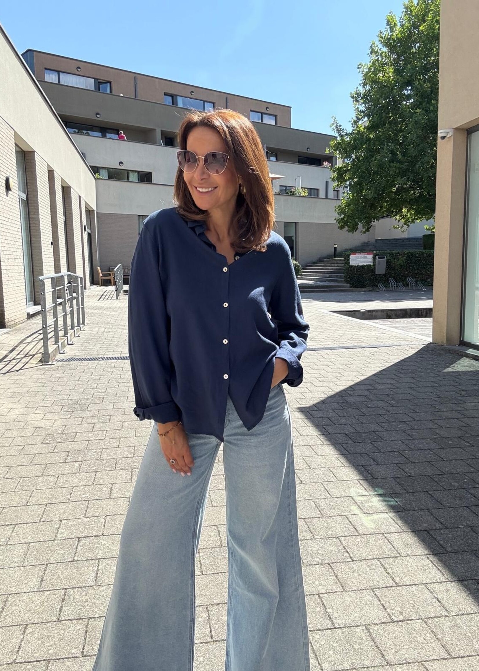 Marineblauw linnen hemd – Tijdloze elegantie & comfort