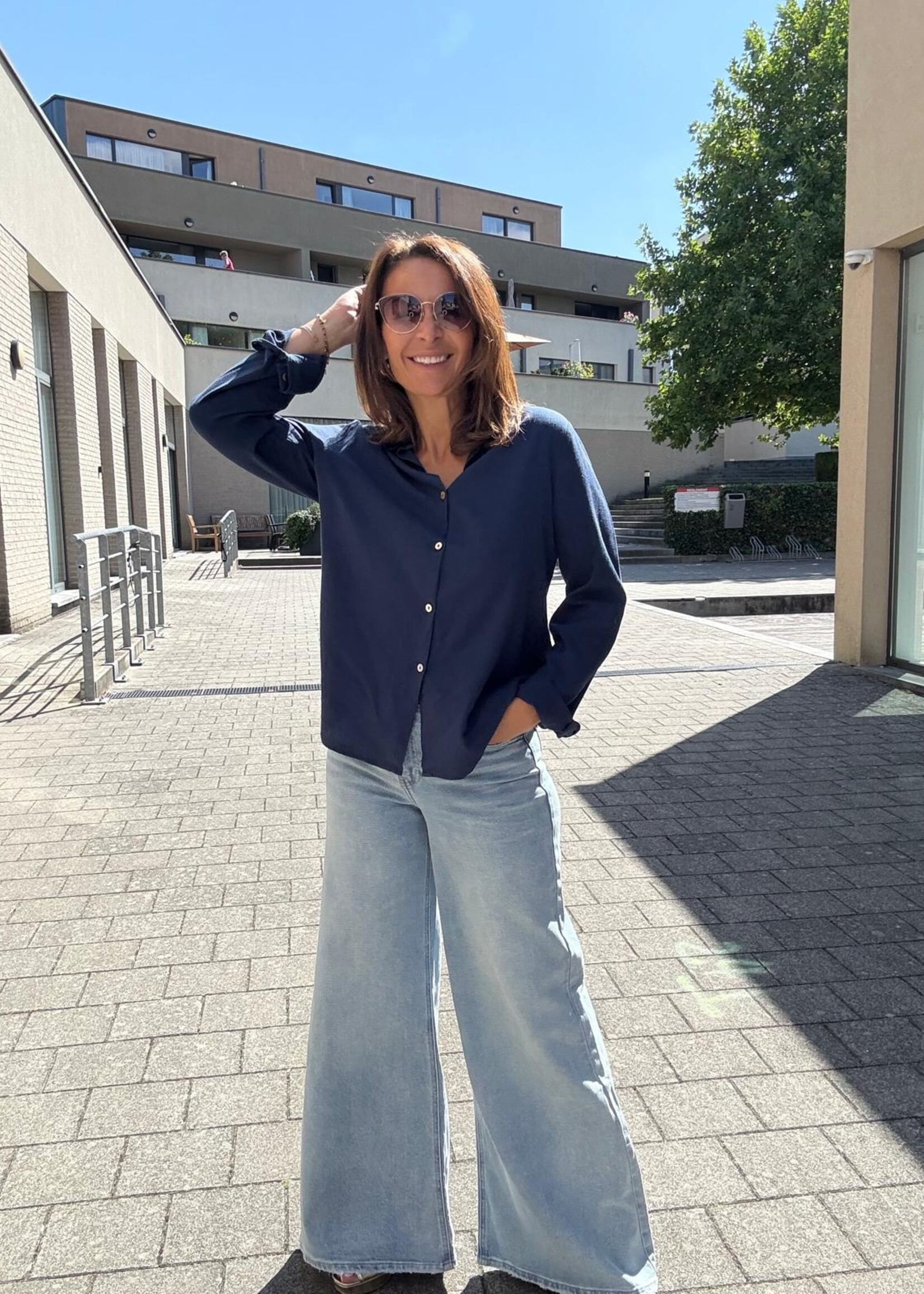 Marineblauw linnen hemd – Tijdloze elegantie & comfort