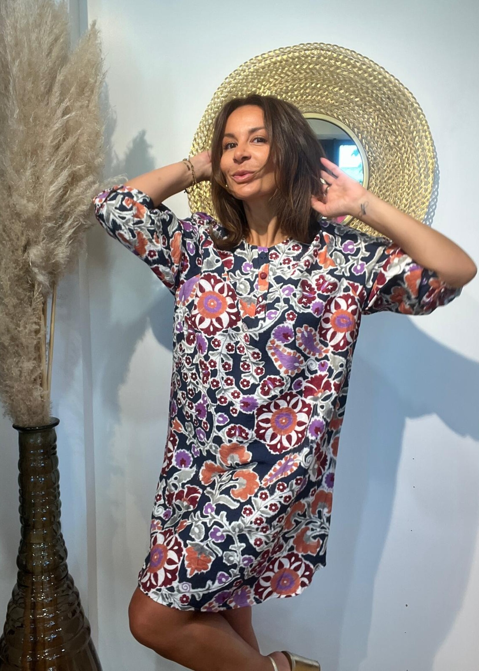 Robe florale mi-longue – Élégance printanière et féminine