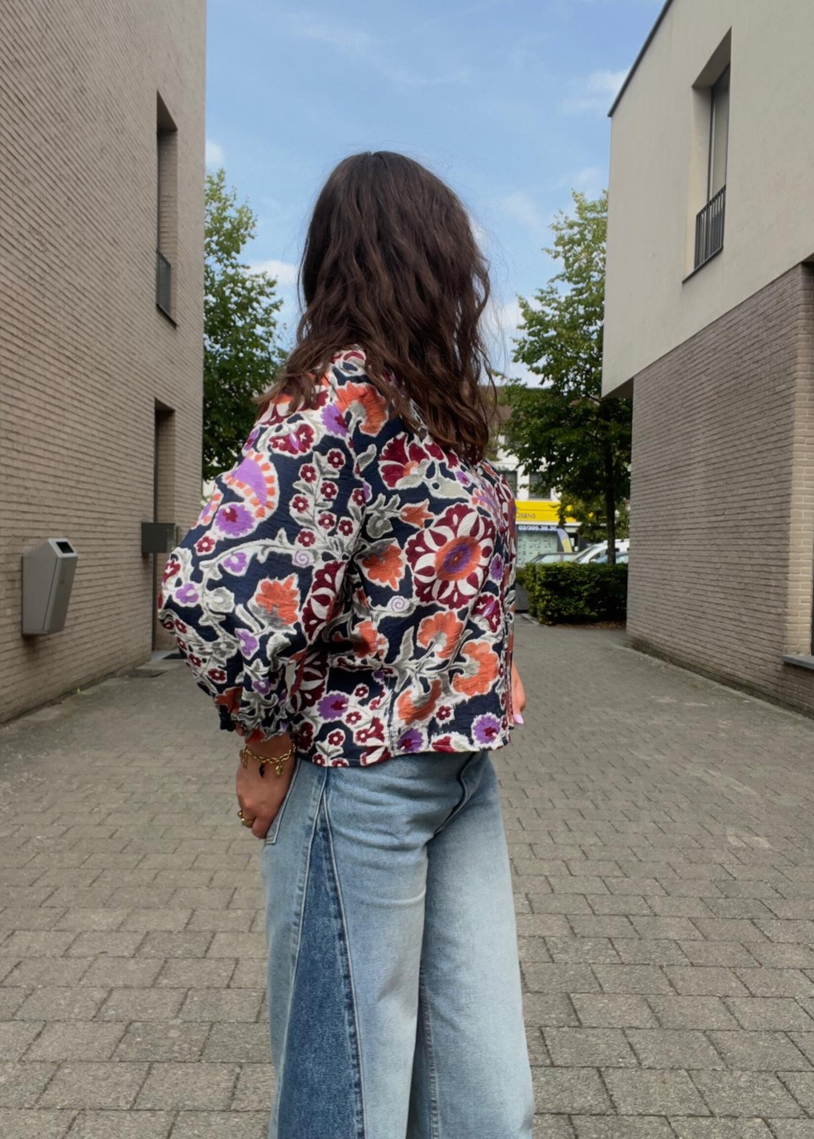 Bloemenprint blouse – Frisheid en elegantie voor elke dag