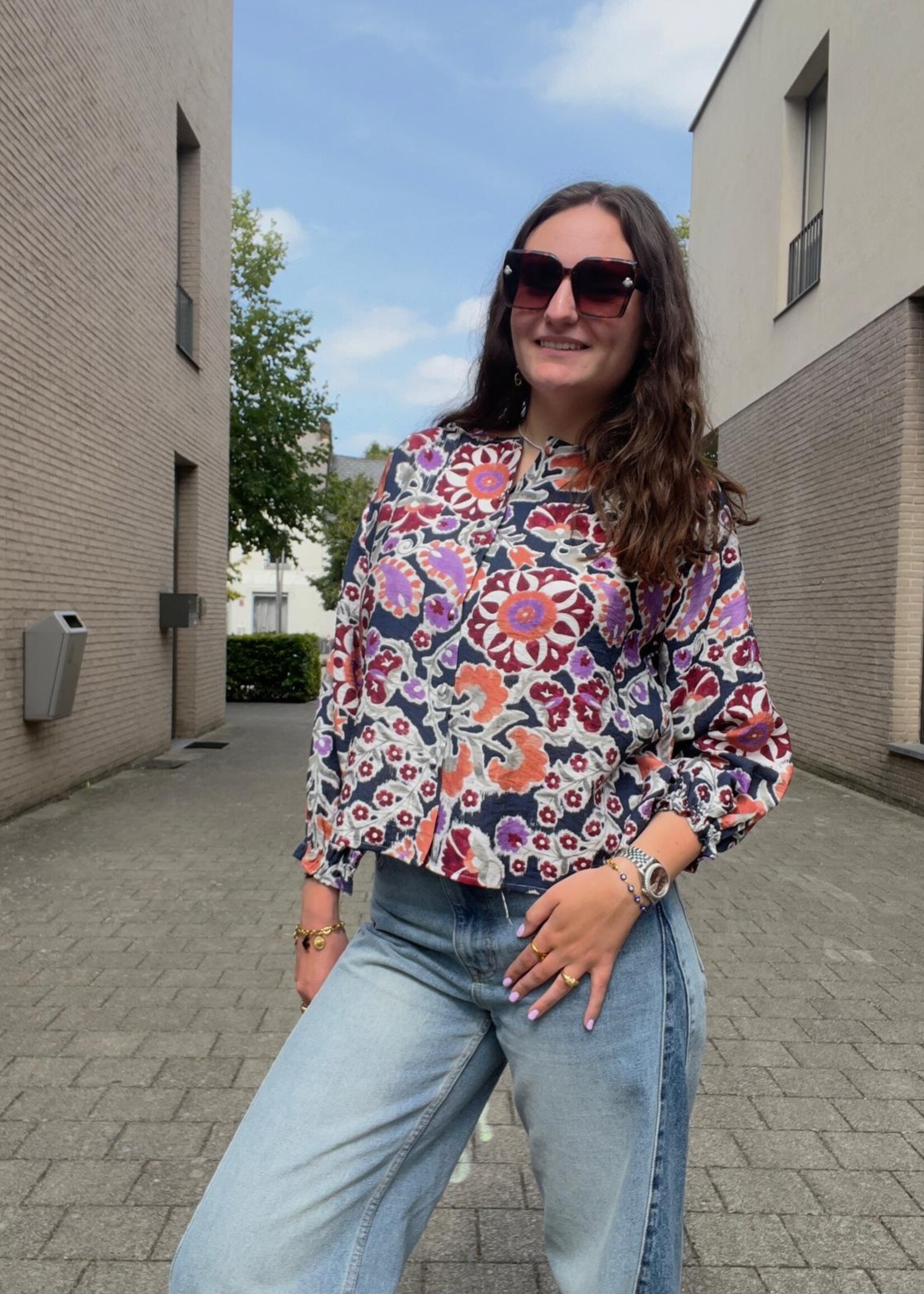 Bloemenprint blouse – Frisheid en elegantie voor elke dag