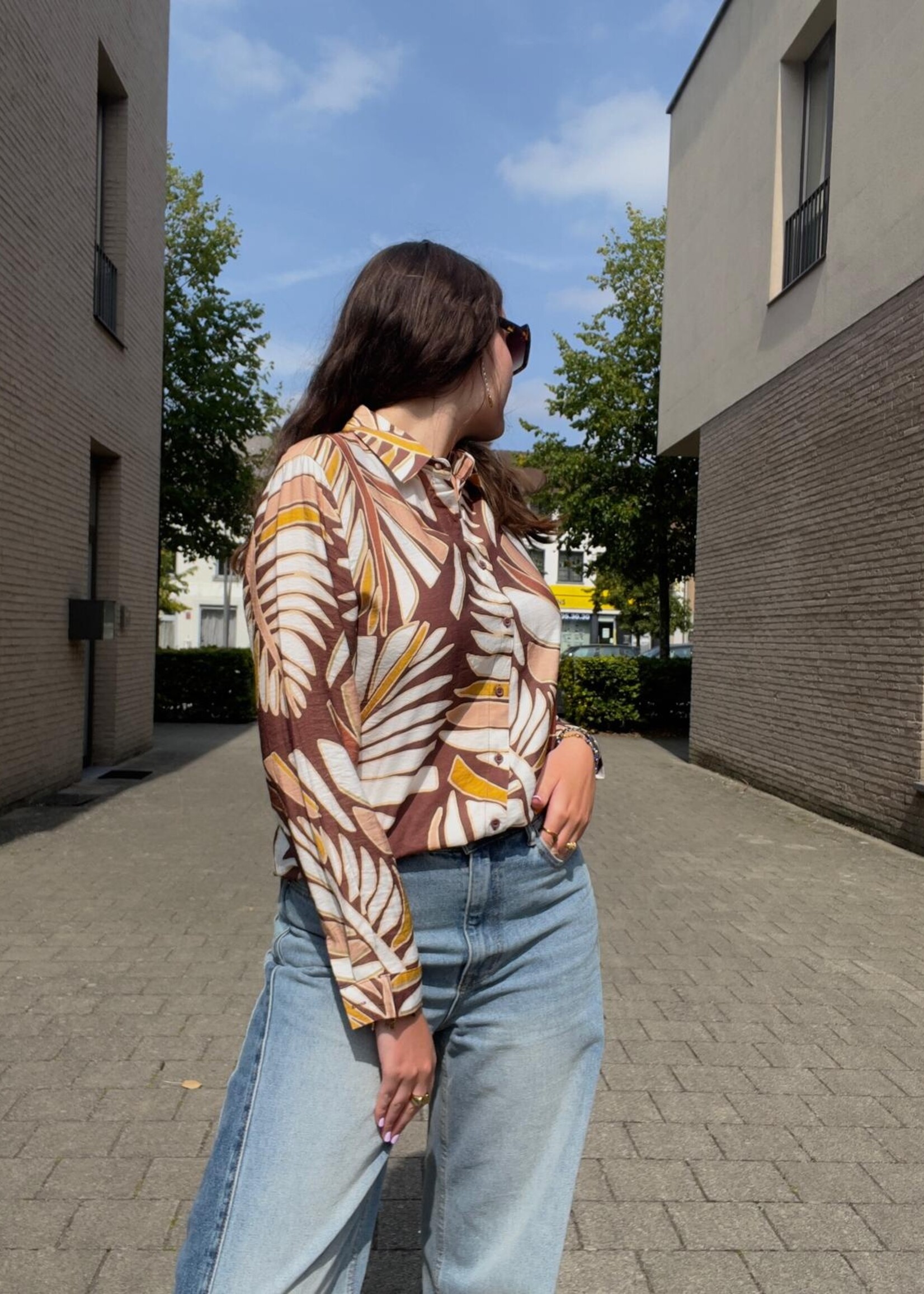 Chemise chocolat à motif – Nature et élégance