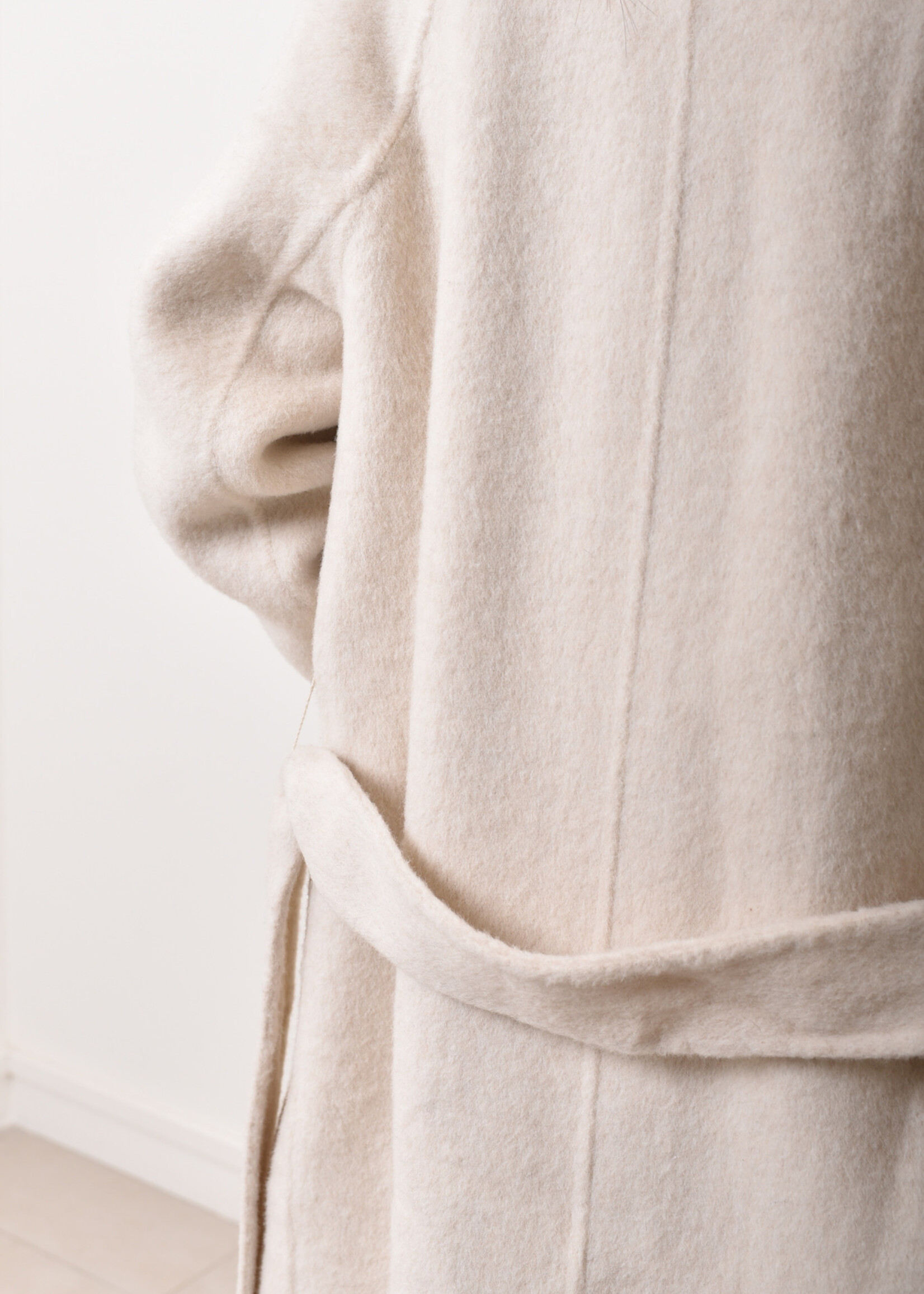 Long Manteau Élégant – Disponible en Écru & Choco