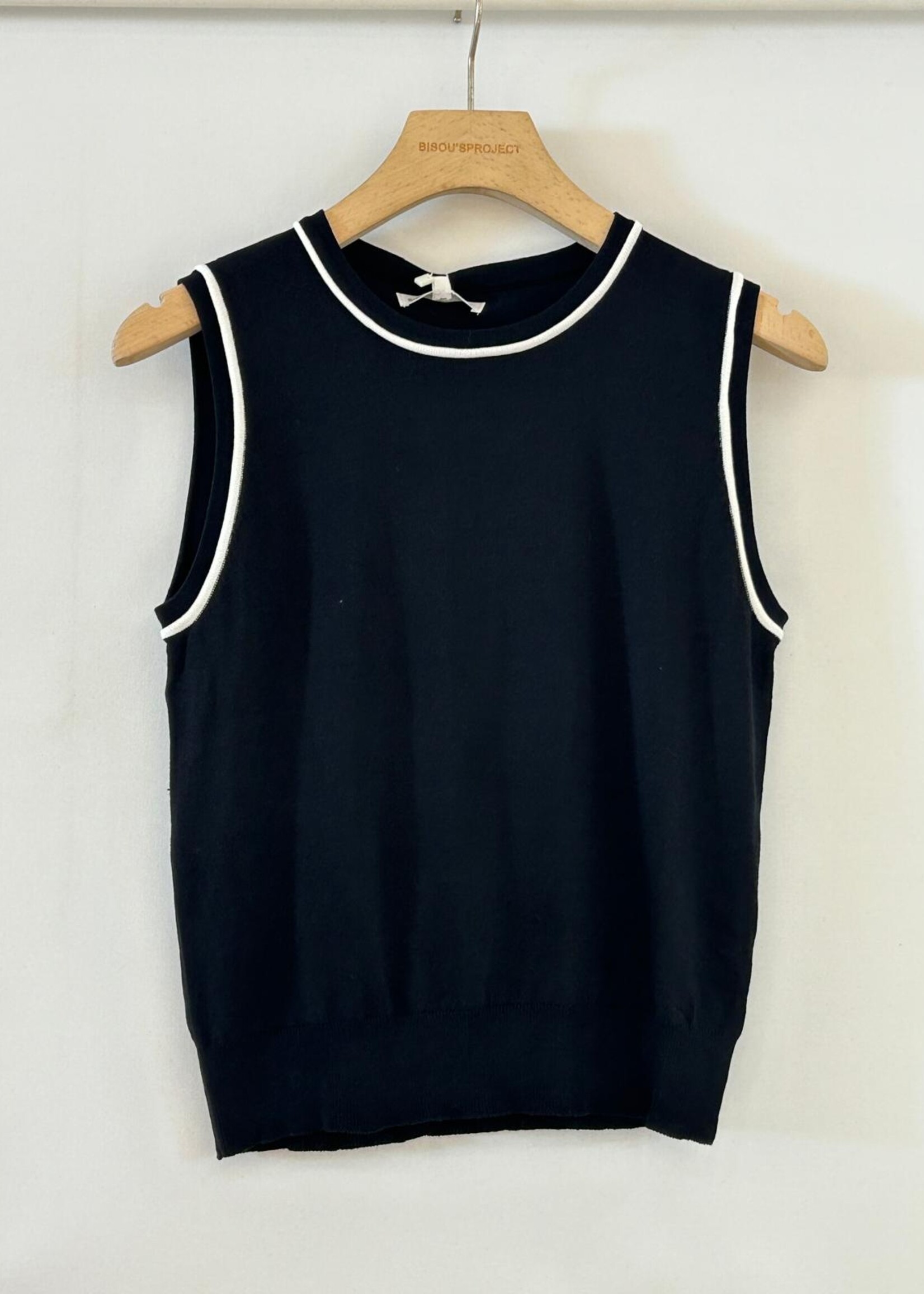 Tweekleurige Top met Contrasterend Biesje – Zwart & Wit