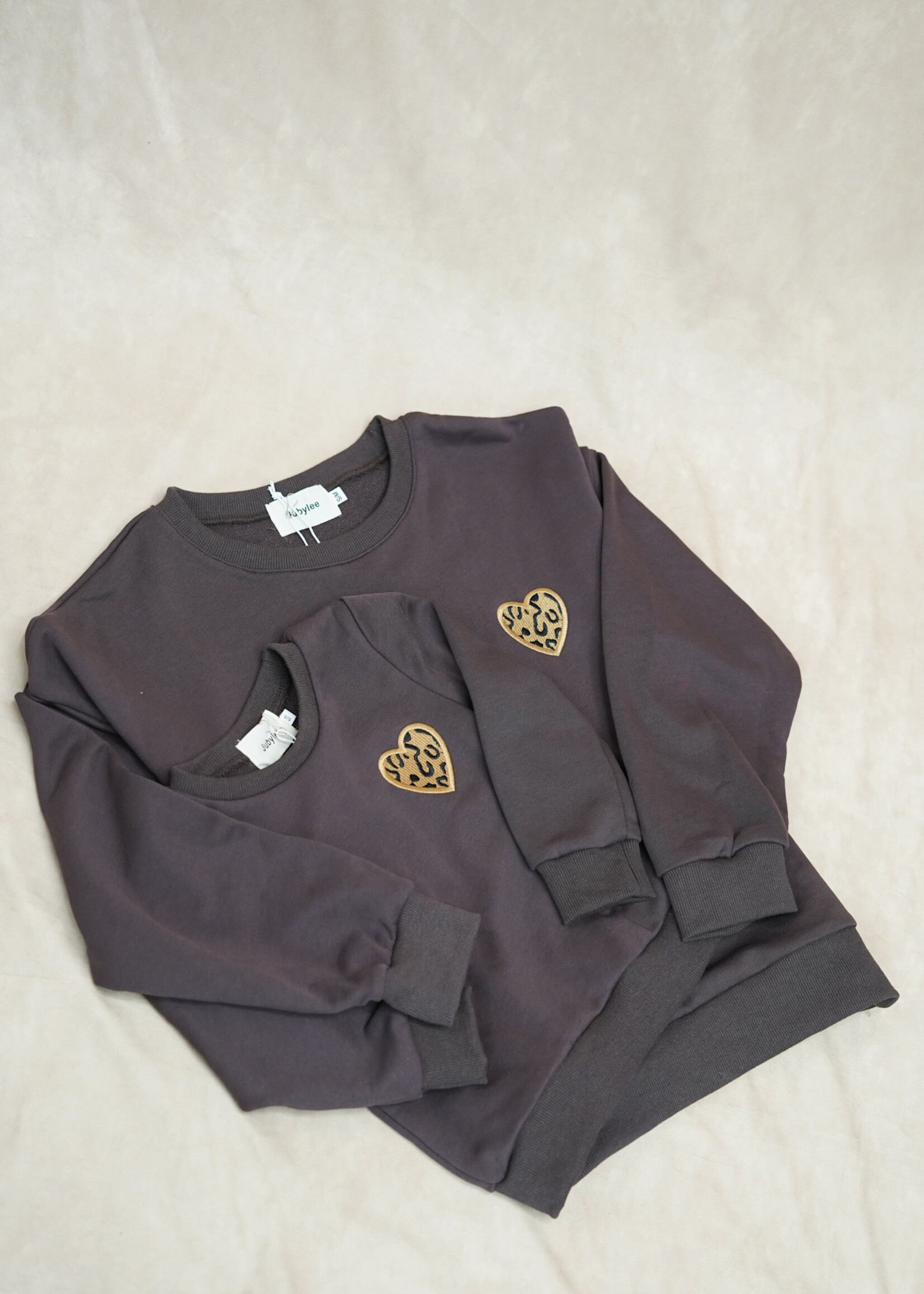 Sweat Enfant Cœur Léopard – Douceur et fun