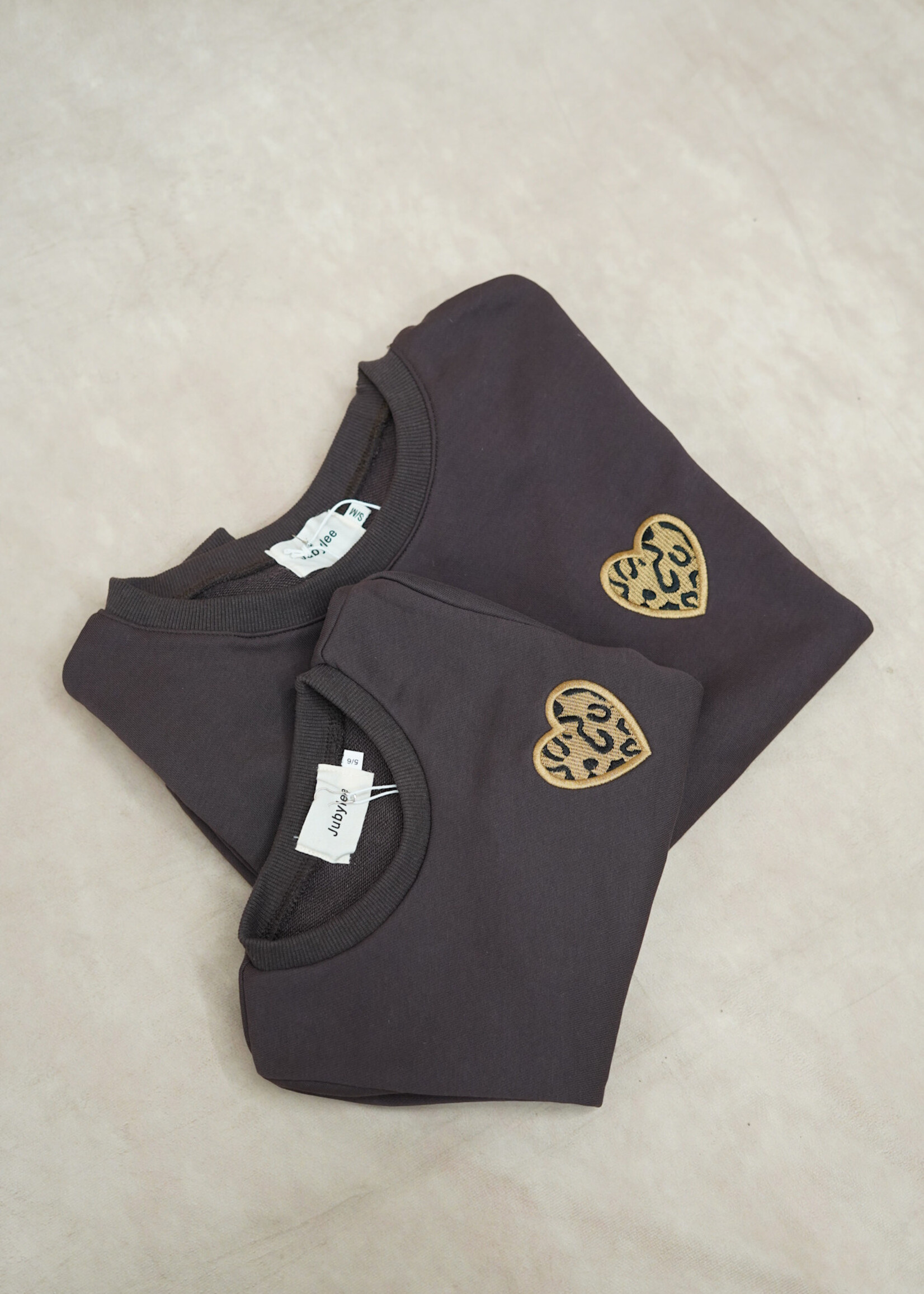 Sweat Enfant Cœur Léopard – Douceur et fun