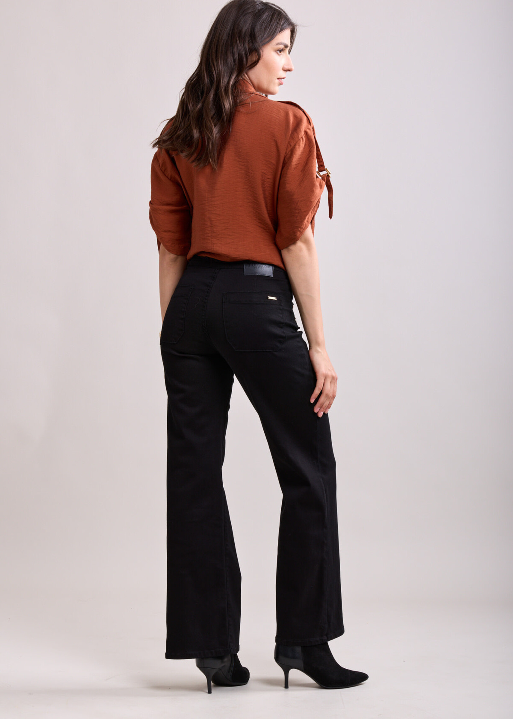 TOXIK3 TOXIK3 Jean bootcut avec boutons dorés