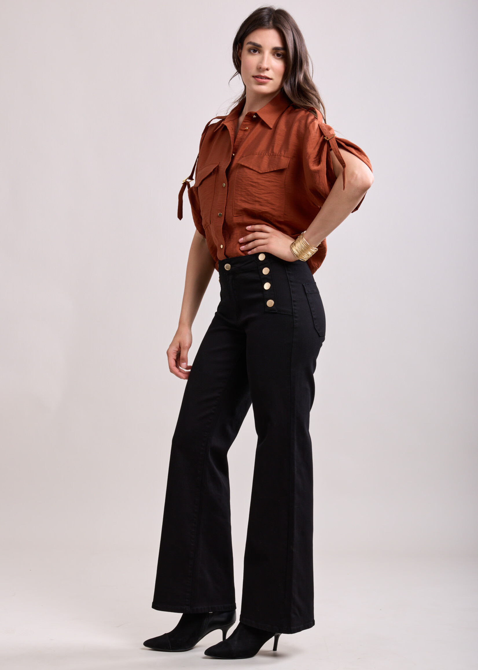 TOXIK3 TOXIK3 Bootcut jeans met gouden knopen