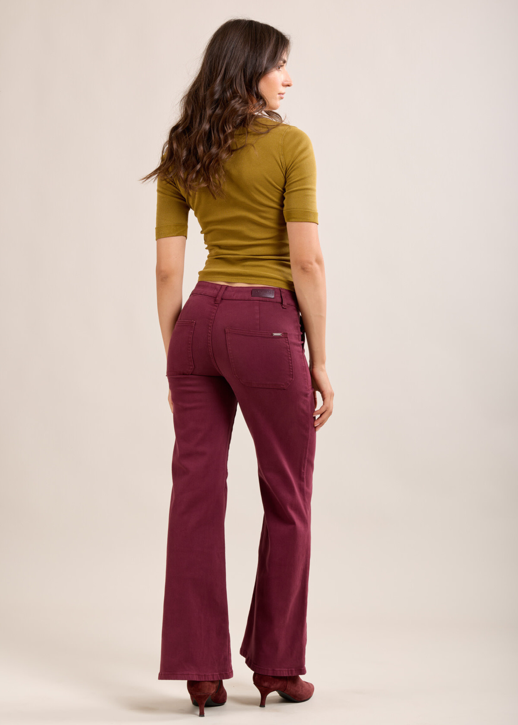 TOXIK3 TOXIK3 High-waist flared jeans met grote zakken