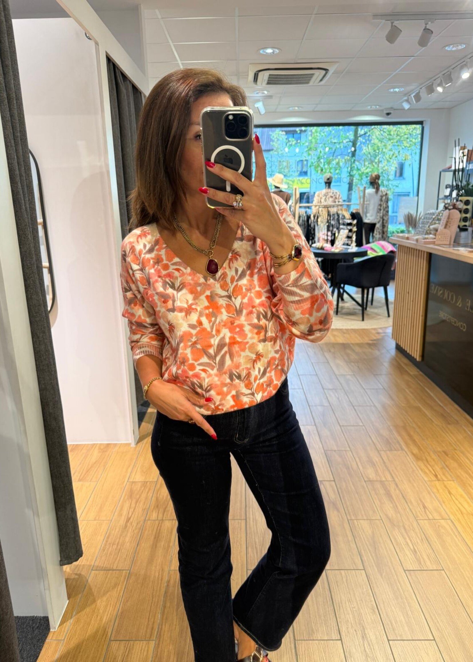 Flora Trui V-hals – Stijlvol en comfortabel