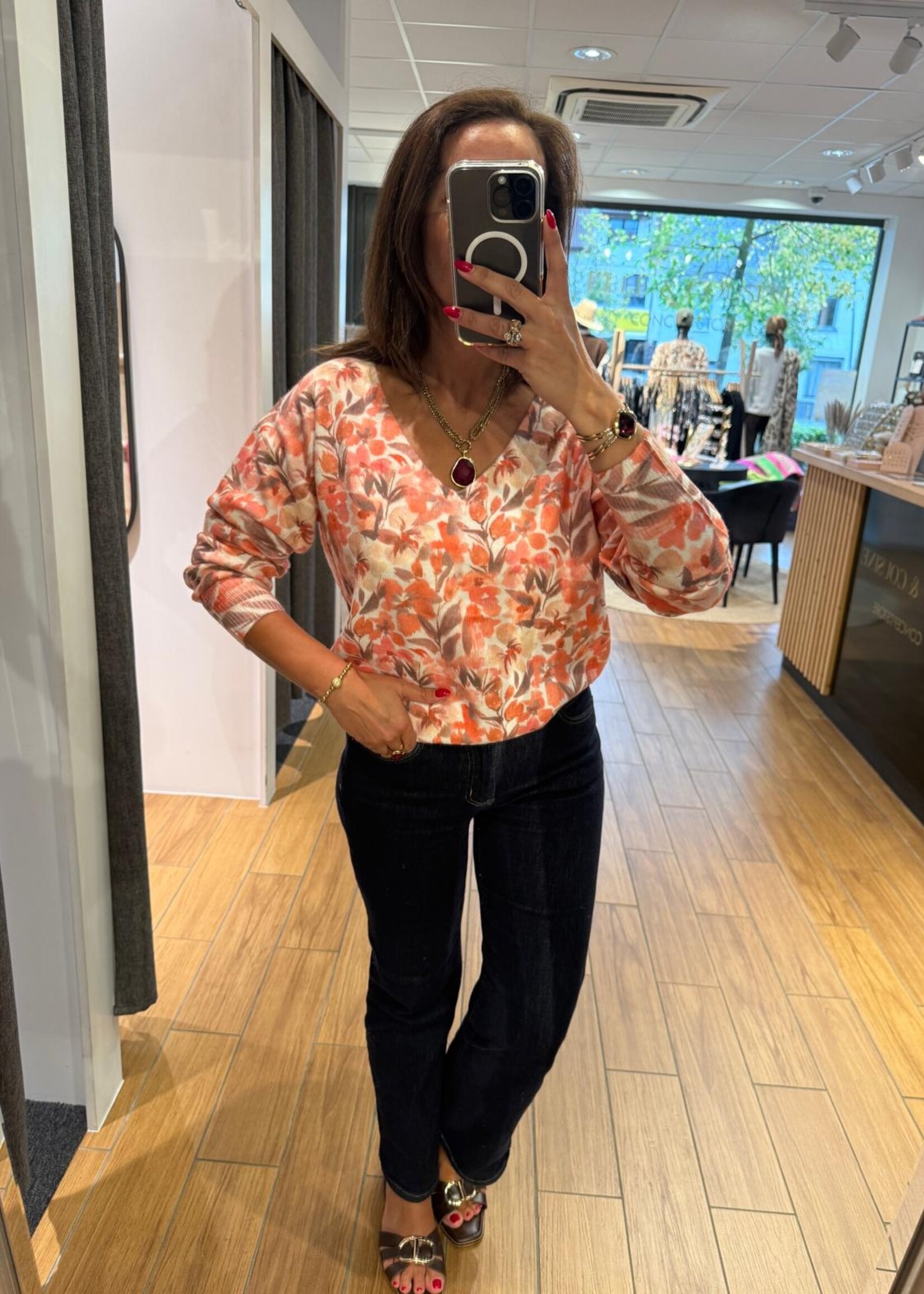 Flora Trui V-hals – Stijlvol en comfortabel