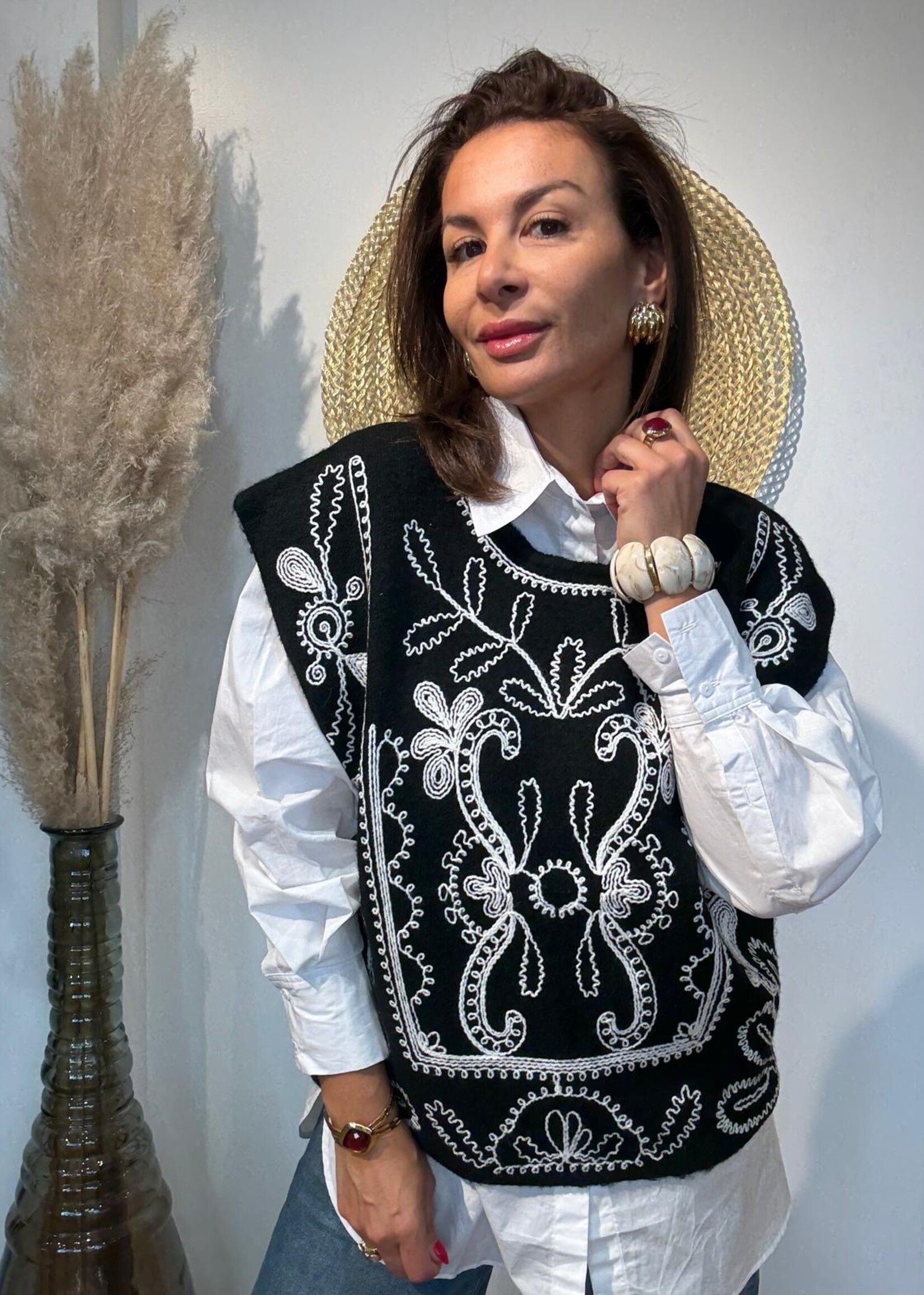 Poncho brodé élégant – Bordeaux, Noir, Beige