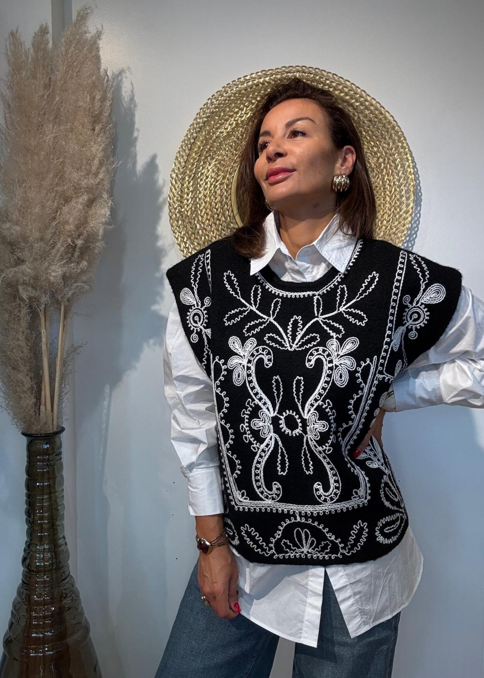 Poncho brodé élégant – Bordeaux, Noir, Beige