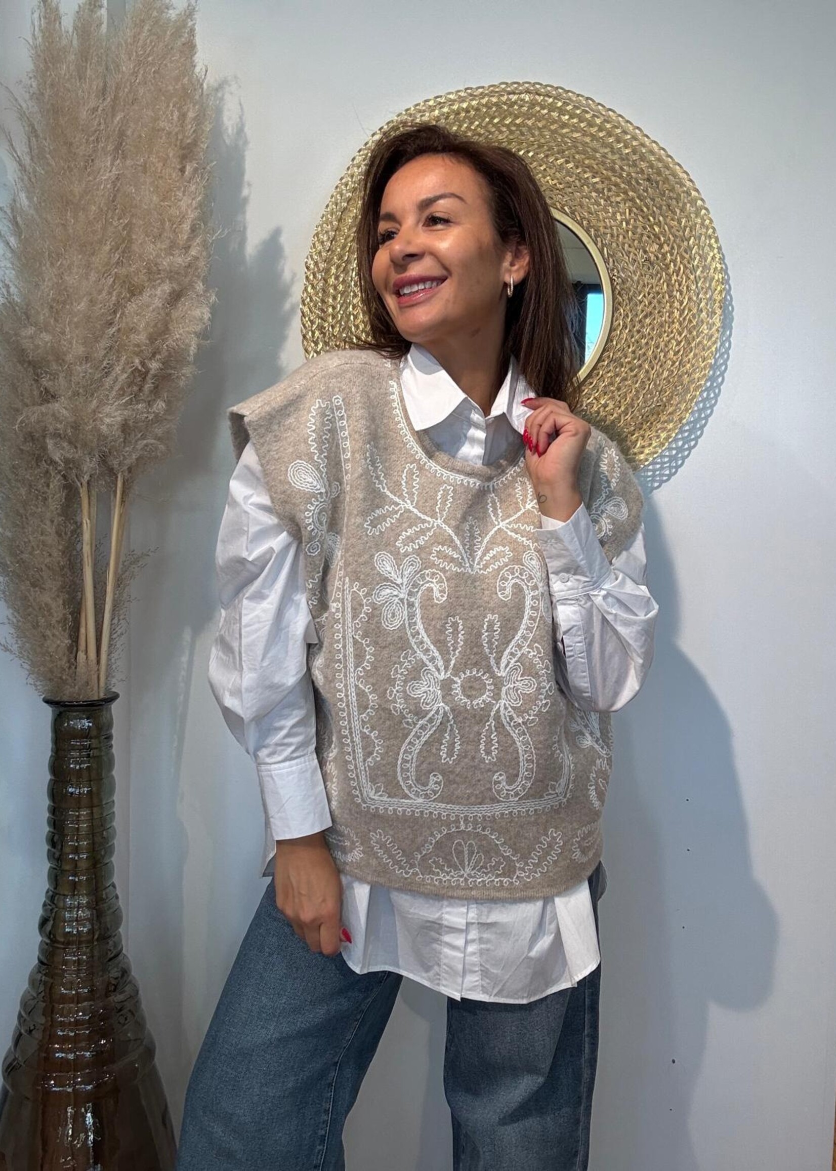 Poncho brodé élégant – Bordeaux, Noir, Beige