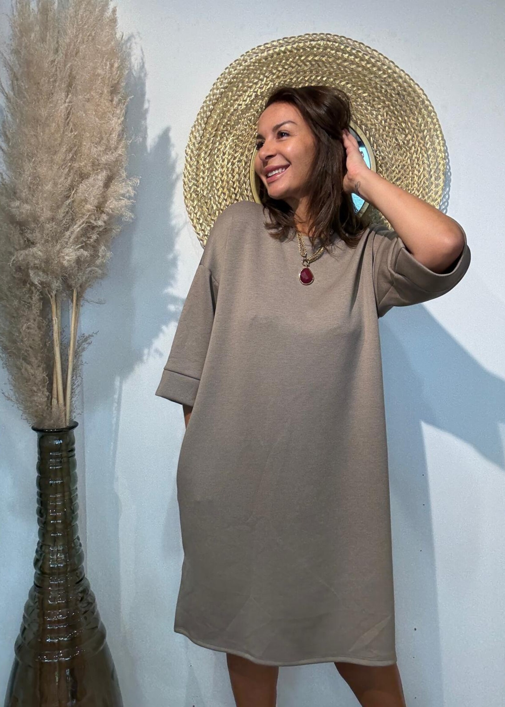 NEW COLLECTION Midi Jurk met Korte Mouwen – Detail Patch