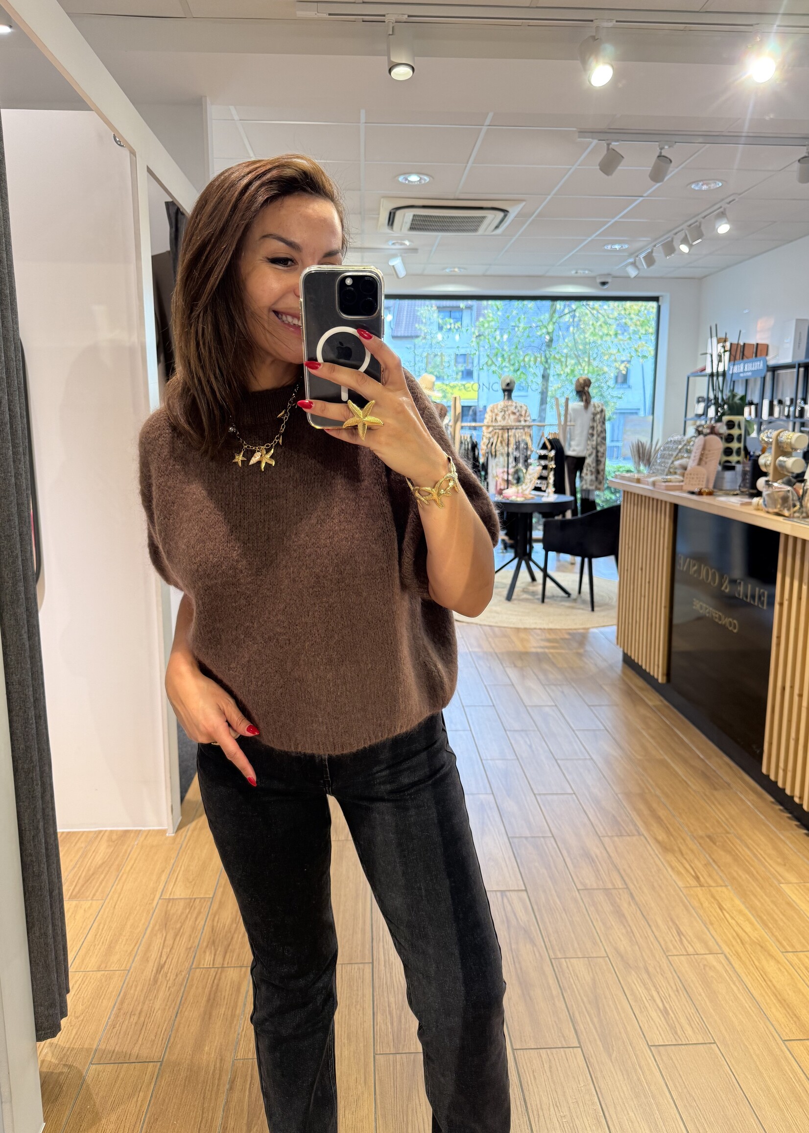 PULL KELLY COURTES MANCHES