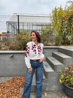 WITTE BLOUSE GEBORDUURDE BLOEMEN