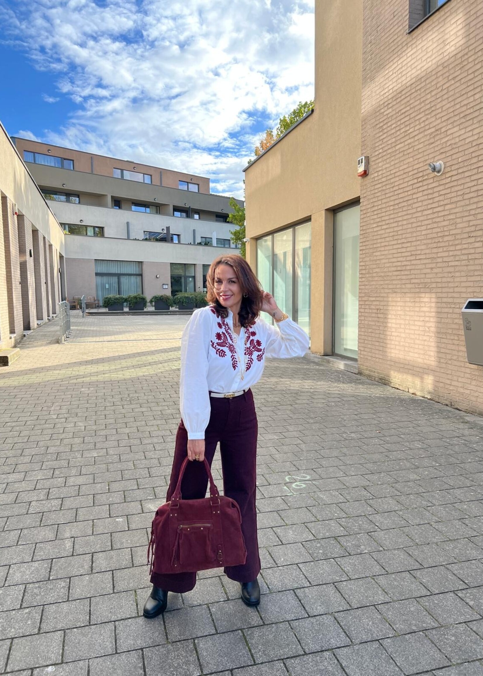 BLOUSE COL V BLANCHE BRODERIE DEVANT