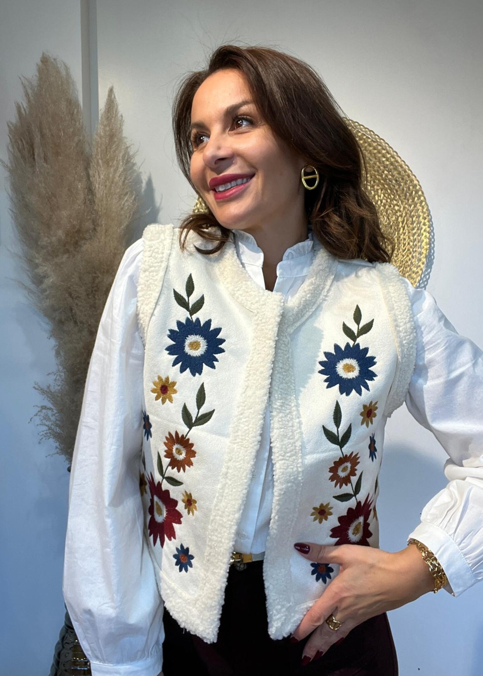 Gilet Moumoute Sans Manches Écru – Broderies Fleurs