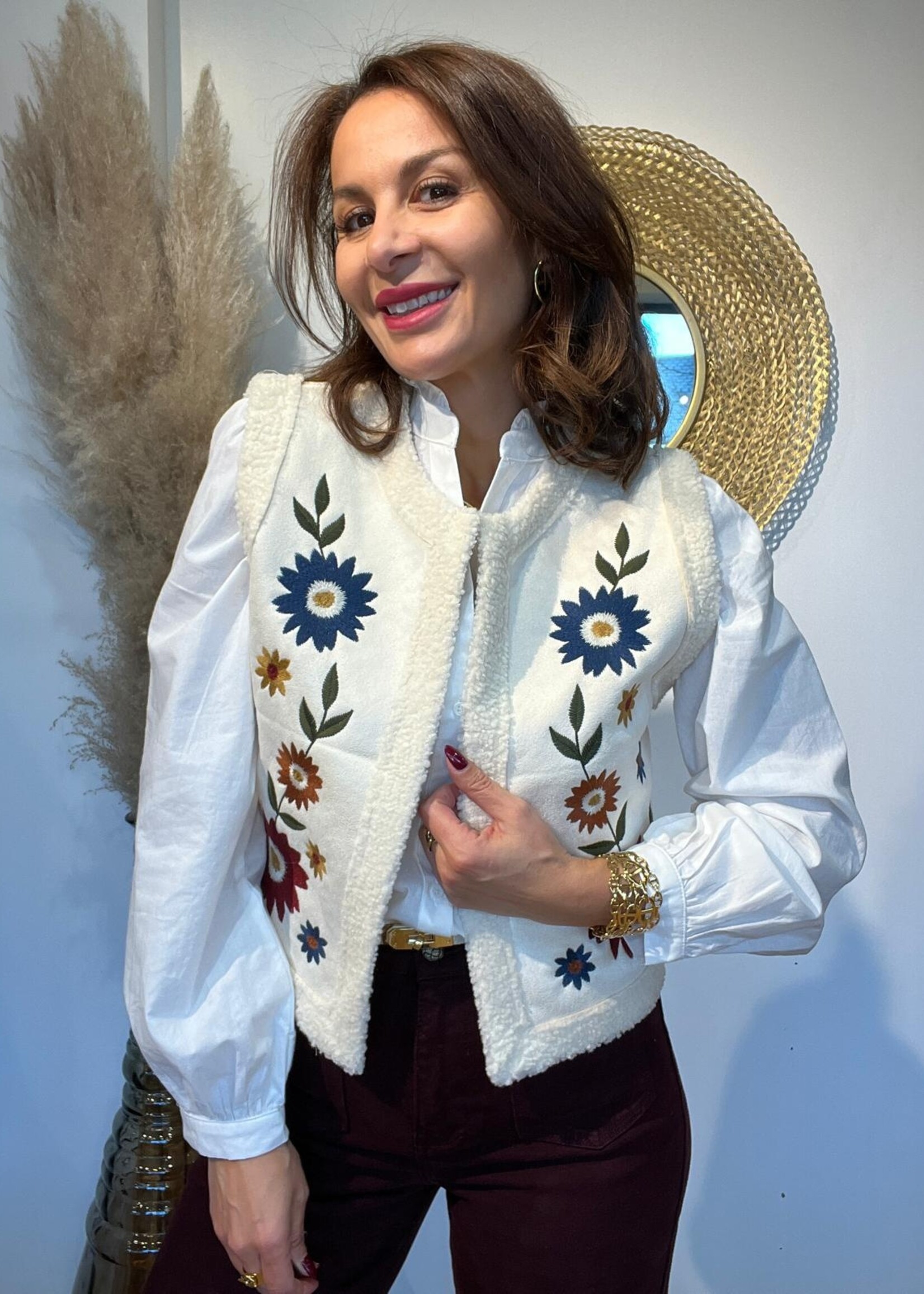 Gilet Moumoute Sans Manches Écru – Broderies Fleurs