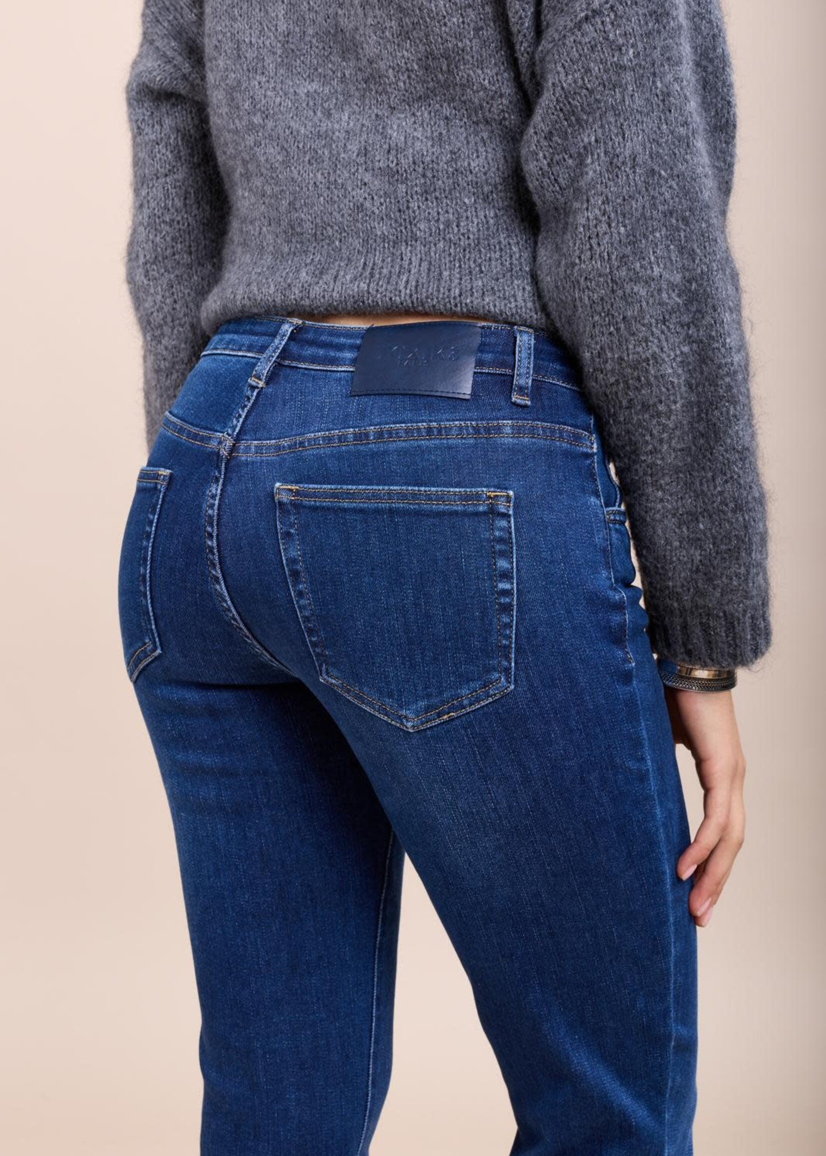 TOXIK3 TOXIK3 BOYFRIEND-JEANS MET OMSLAG