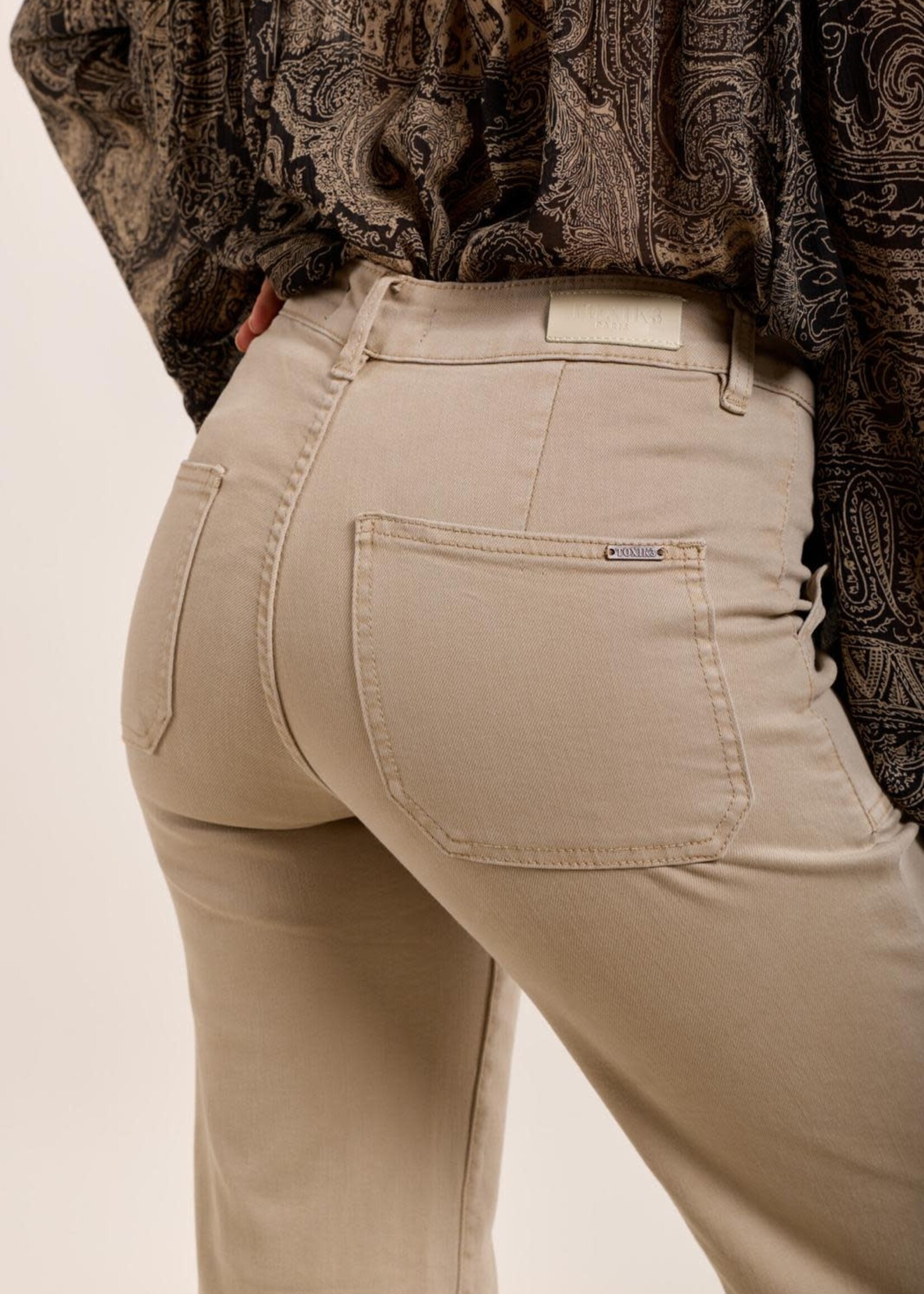 TOXIK3 TOXIK3 HOGE TAILLE FLARE BROEK MET GROTE ZAKKEN