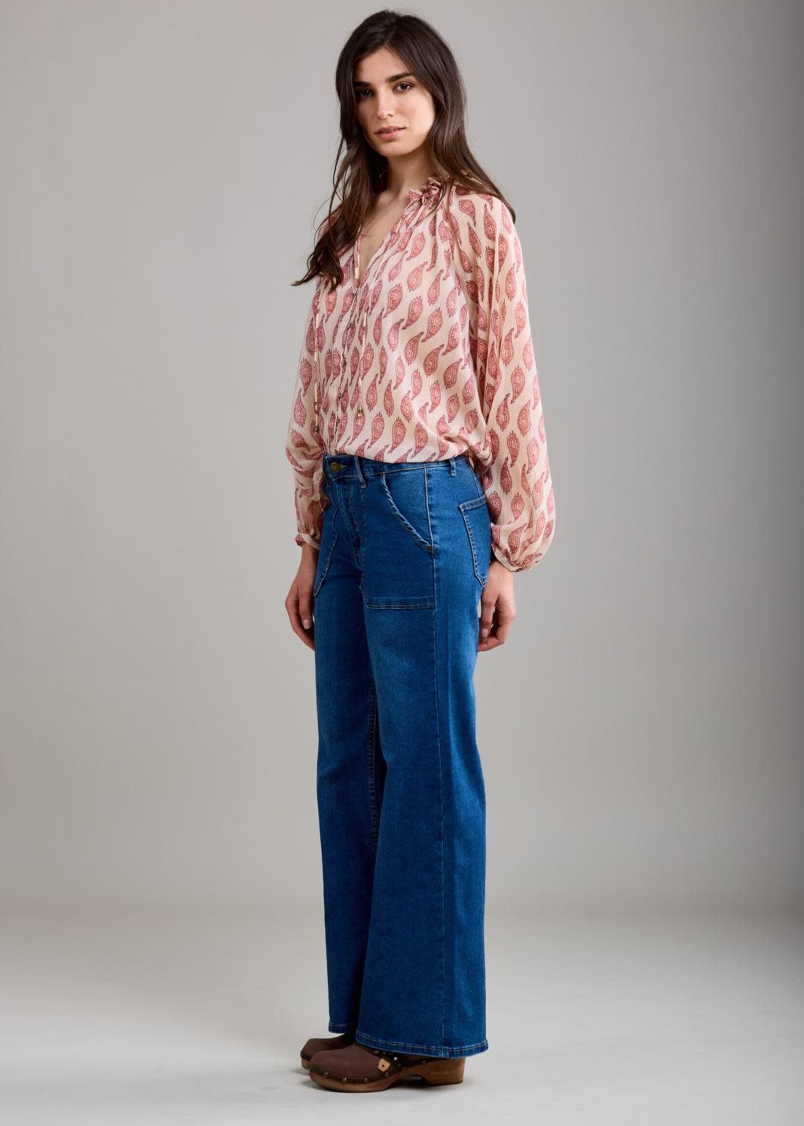 TOXIK3 TOXIK3 HOGE TAILLE FLARE BROEK MET GROTE ZAKKEN