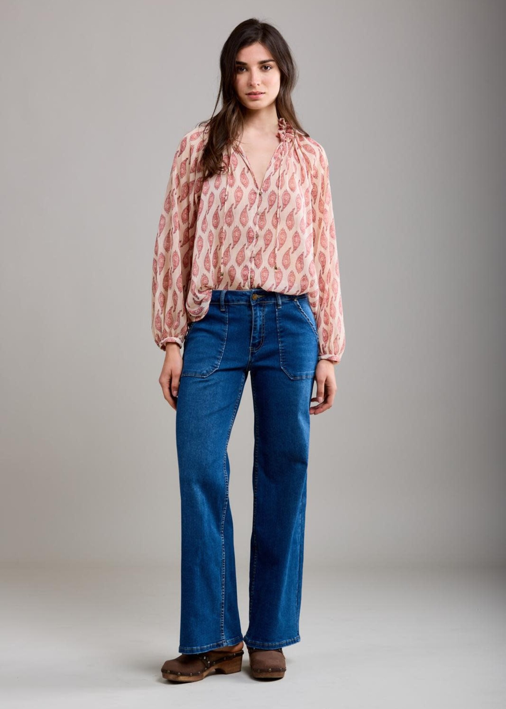 TOXIK3 TOXIK3 HOGE TAILLE FLARE BROEK MET GROTE ZAKKEN