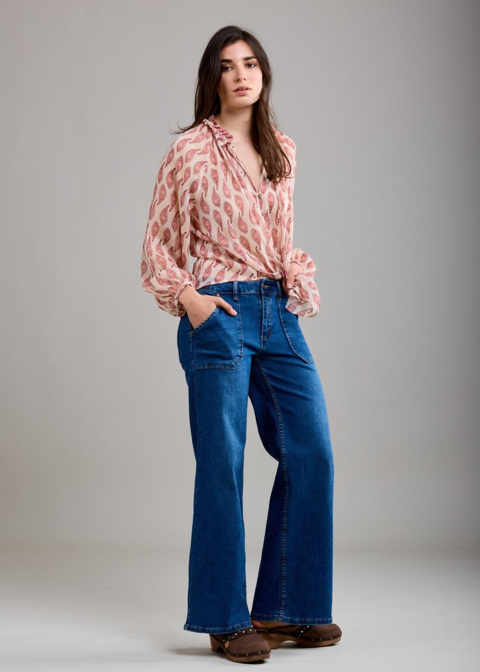 TOXIK3 TOXIK3 HOGE TAILLE FLARE BROEK MET GROTE ZAKKEN